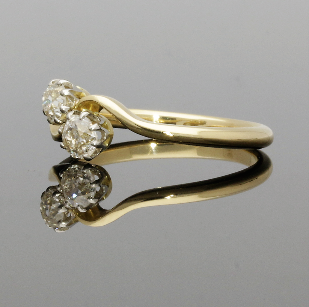 Edwardian 1920s Yellow Gold 2 Stone Diamond Twist Ring - Image 2 of 6