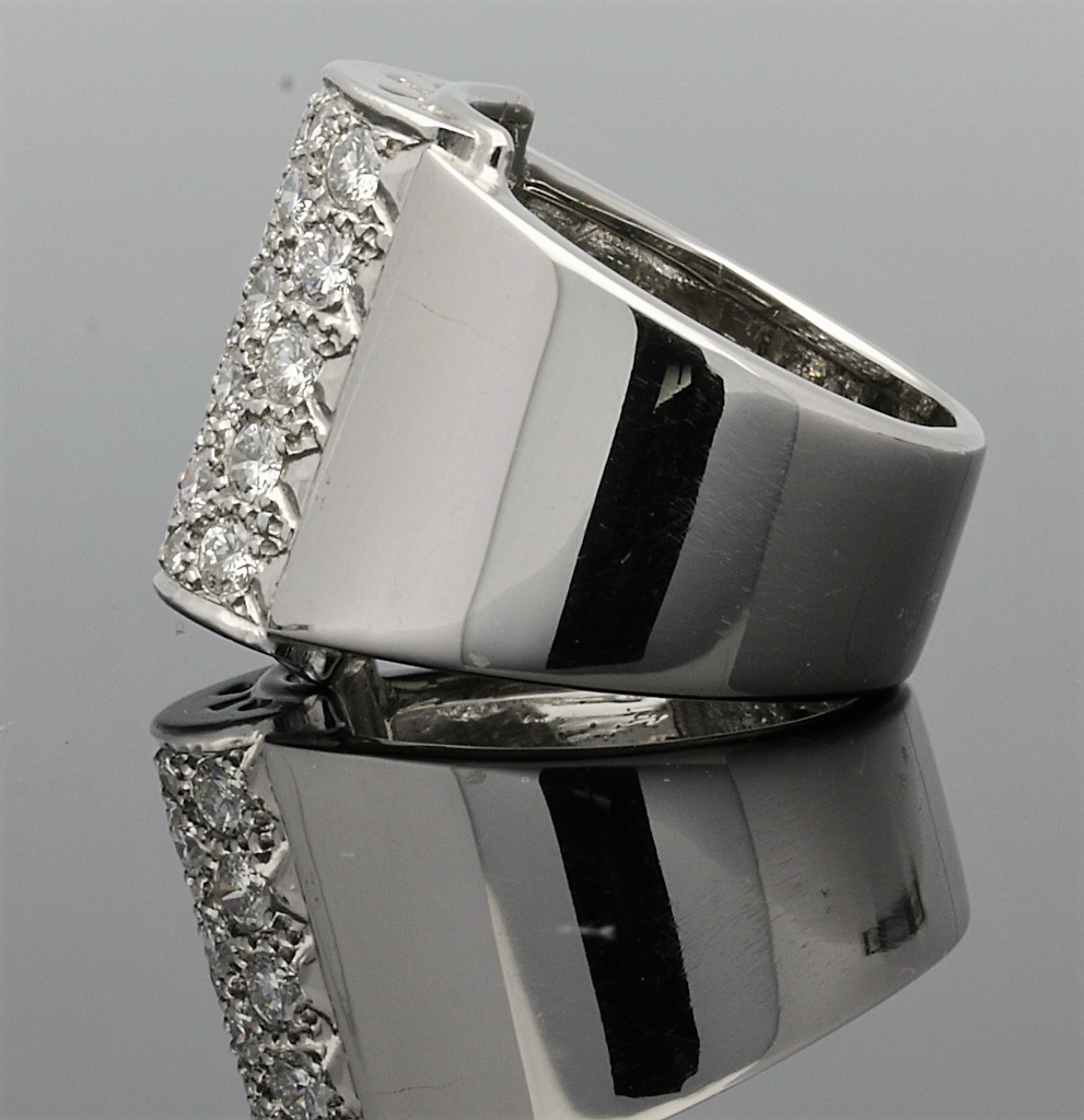 18ct White Gold Diamond Cluster Ring - Image 4 of 6