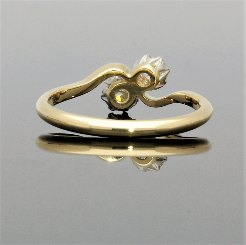 Edwardian 1920s Yellow Gold 2 Stone Diamond Twist Ring - Image 3 of 6