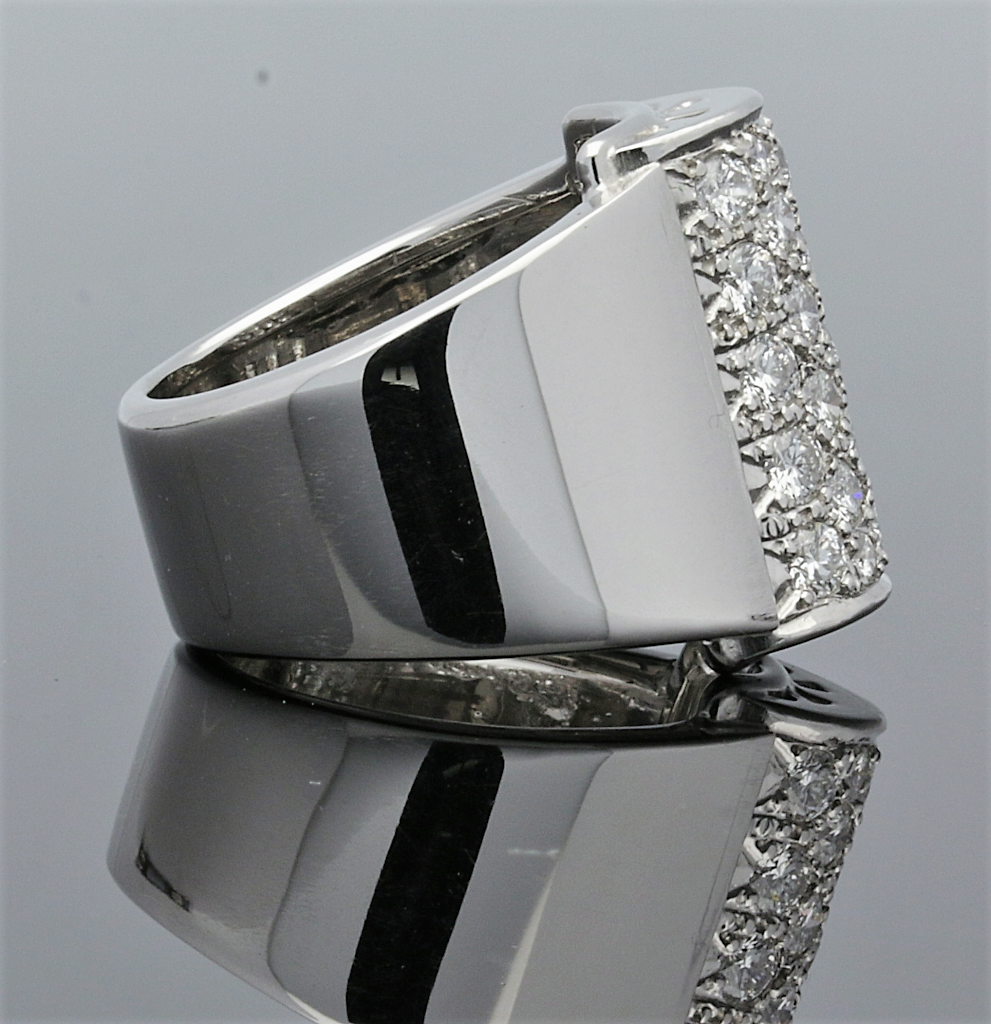 18ct White Gold Diamond Cluster Ring - Image 2 of 6