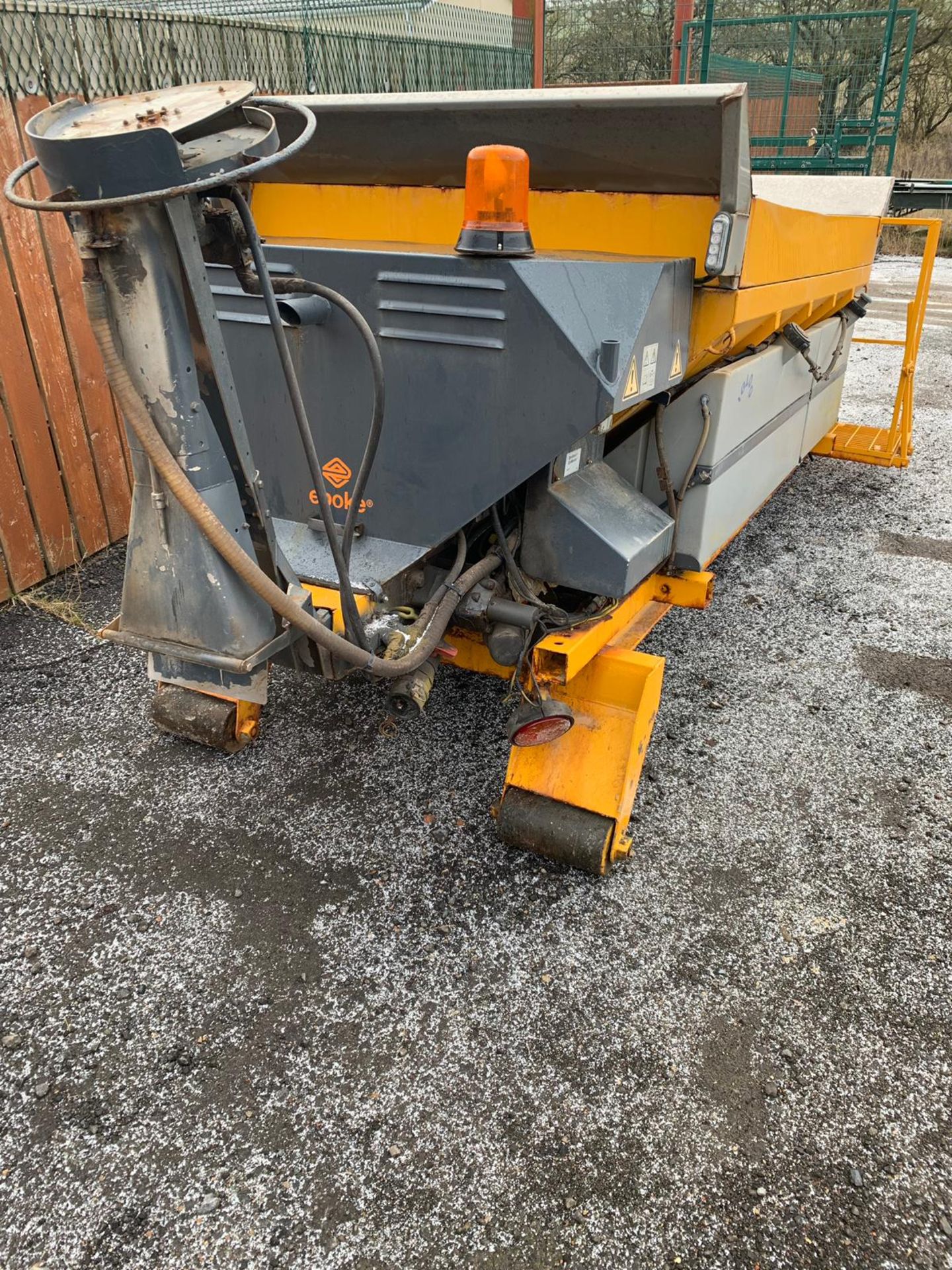 Epoke Gritter HL5 Hook Lift Igloo Gritting body Hydrolic Driven - Image 6 of 10