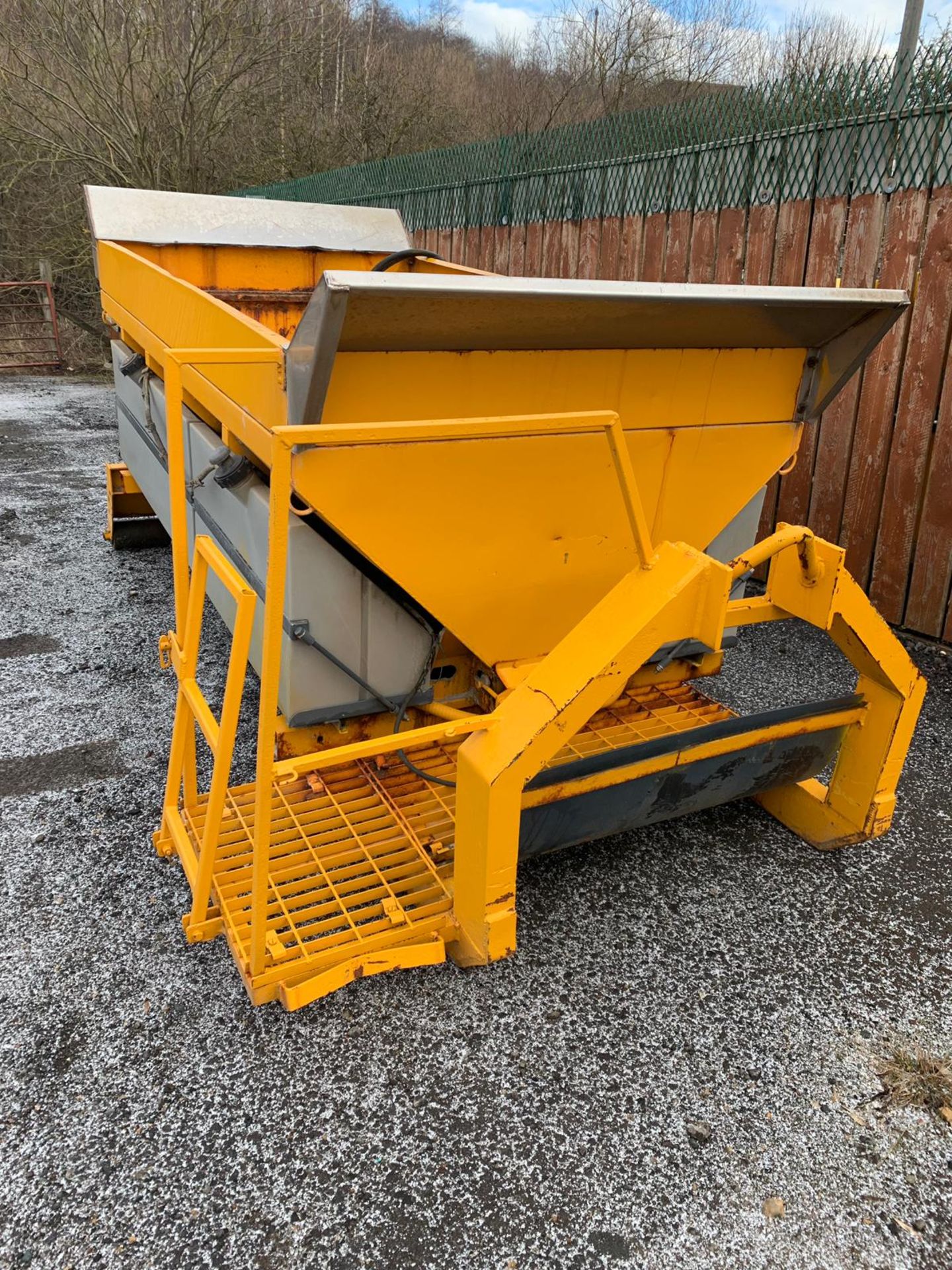 Epoke Gritter HL5 Hook Lift Igloo Gritting body Hydrolic Driven - Image 2 of 10