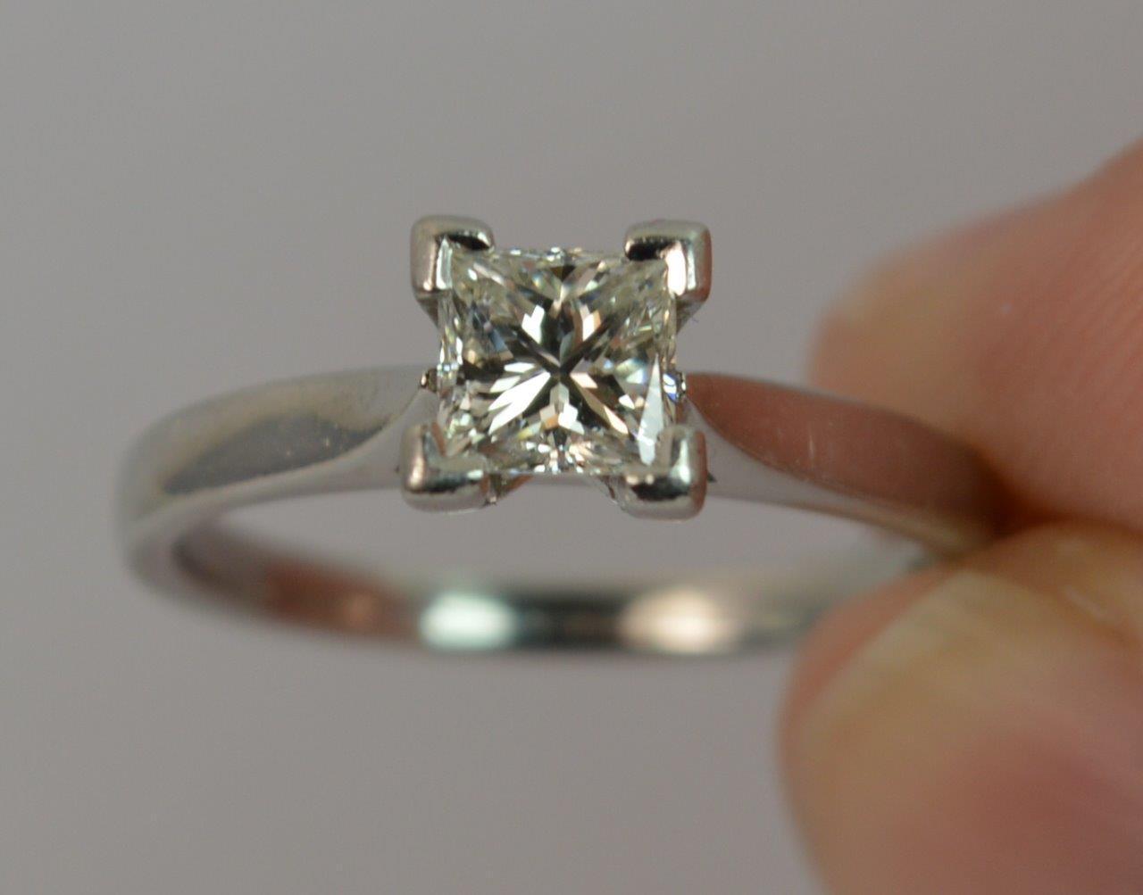 Platinum and Diamond ladies Engagement Ring - Image 4 of 11