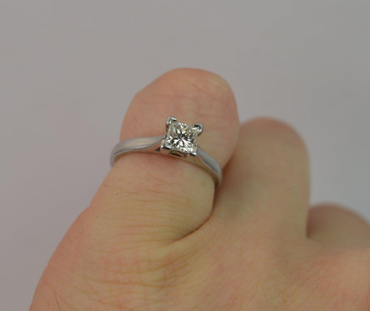 Platinum and Diamond ladies Engagement Ring - Image 3 of 11