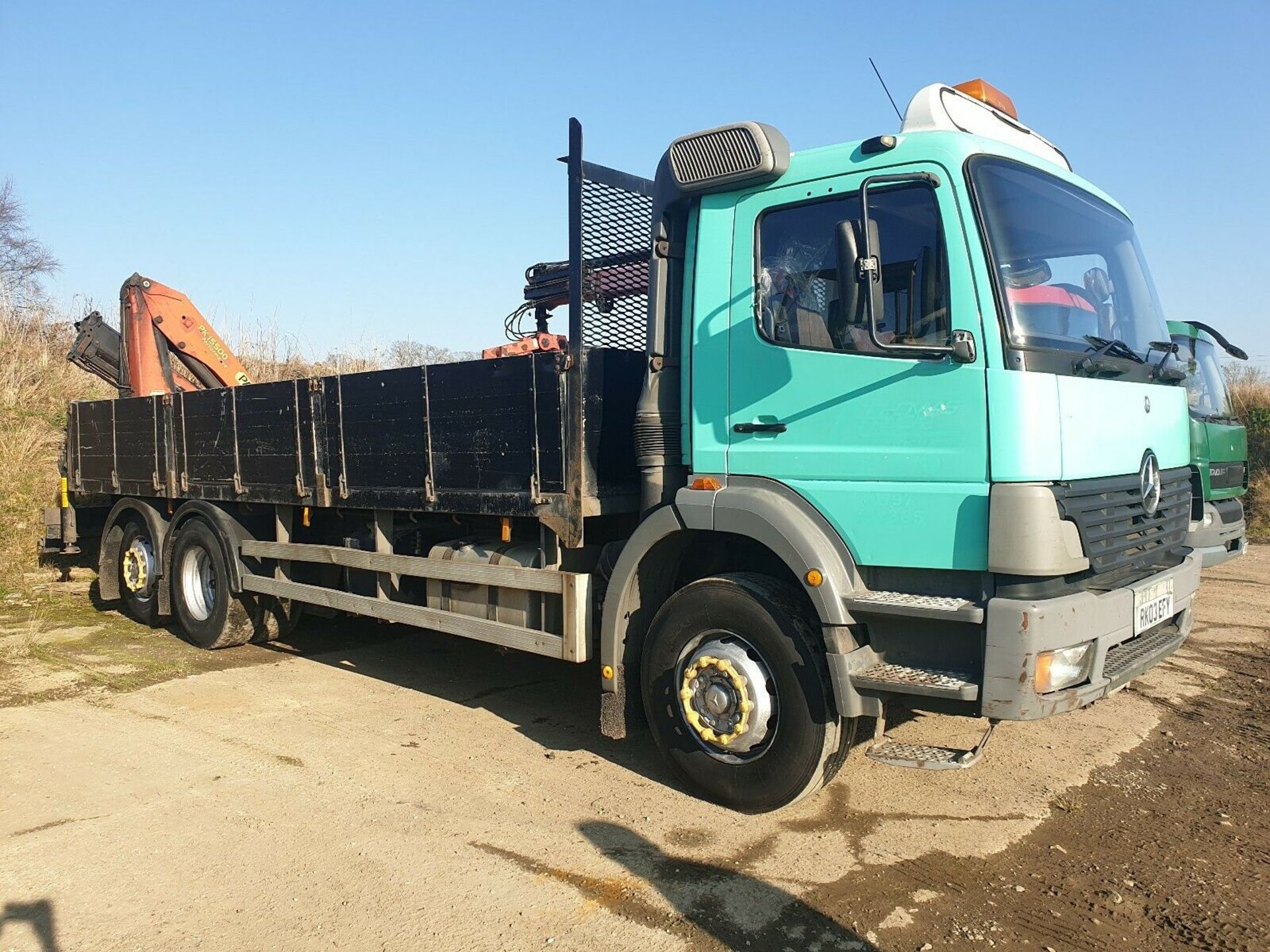 LOT WITHDRAWN | Mercedes axor 2528 hiab lorry 2003 6x2 rear mounted palfinger remote crane - Image 2 of 11