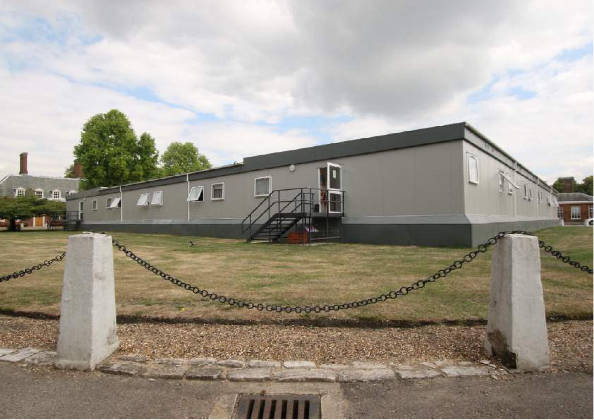 **LISTING UPDATED - RESERVE REDUCED** Now 30 Bay Modular Building Used To House Chelsea Pensioners - Image 2 of 6