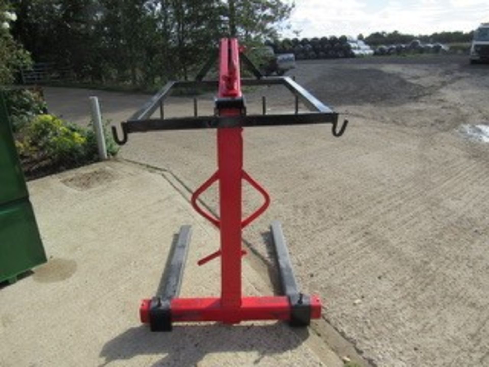 2 Tonne SWL Crane Forks - Image 2 of 2