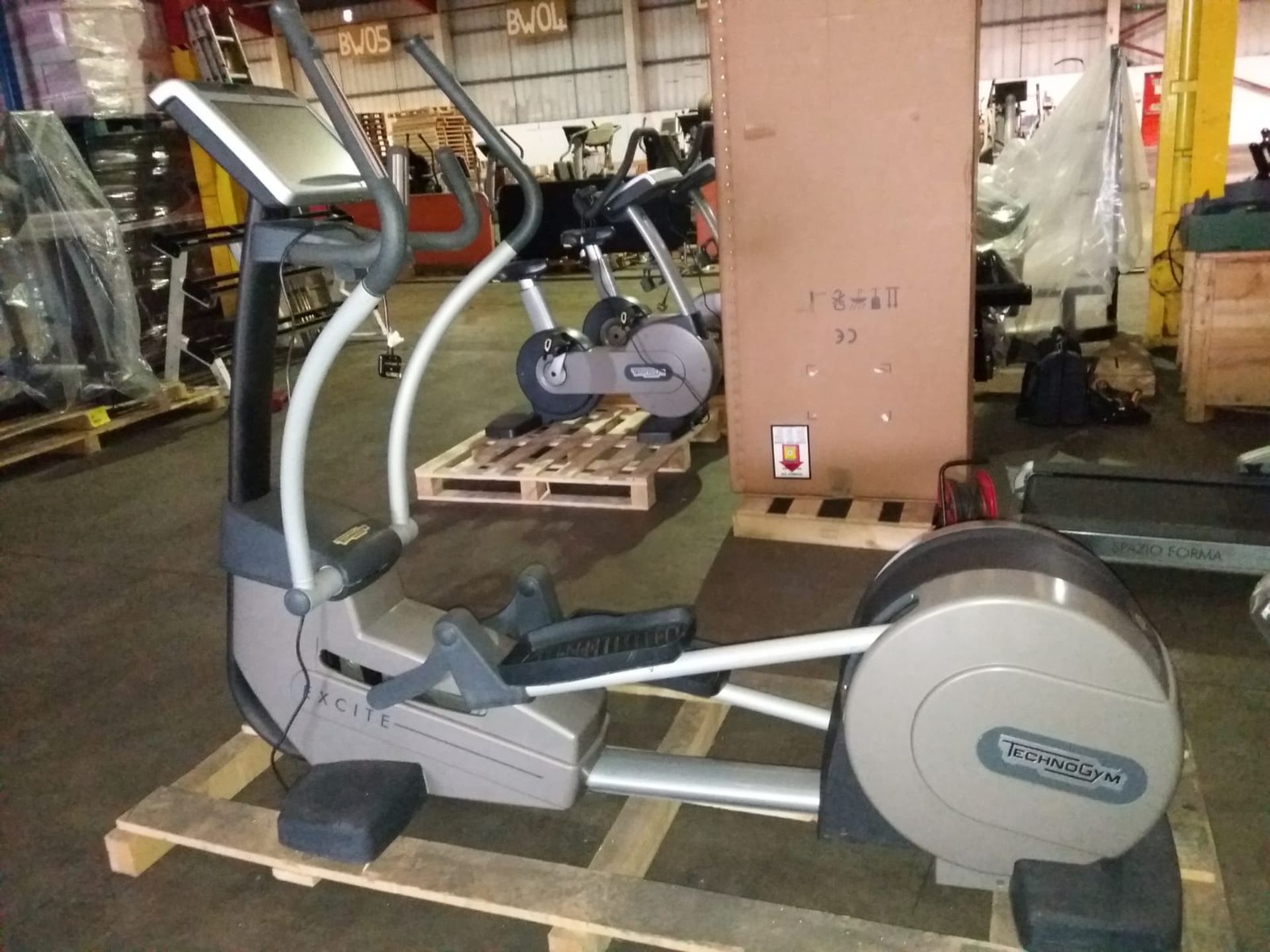 Technogym synchro 700 visio cross trainer.