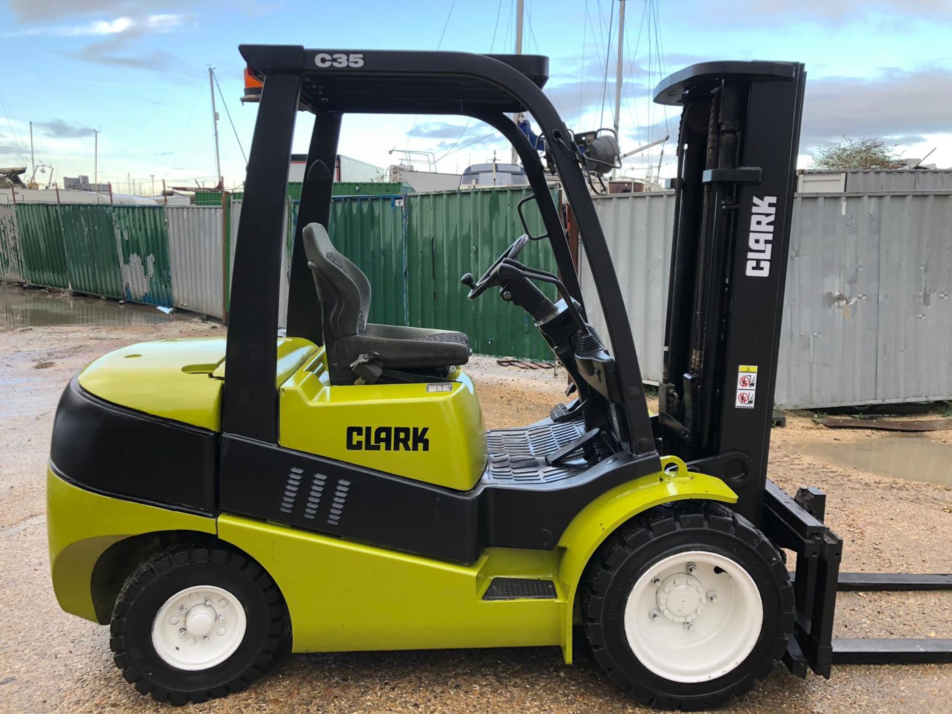 Clark 3.5 Tonne Diesel Forklift. - Image 2 of 3