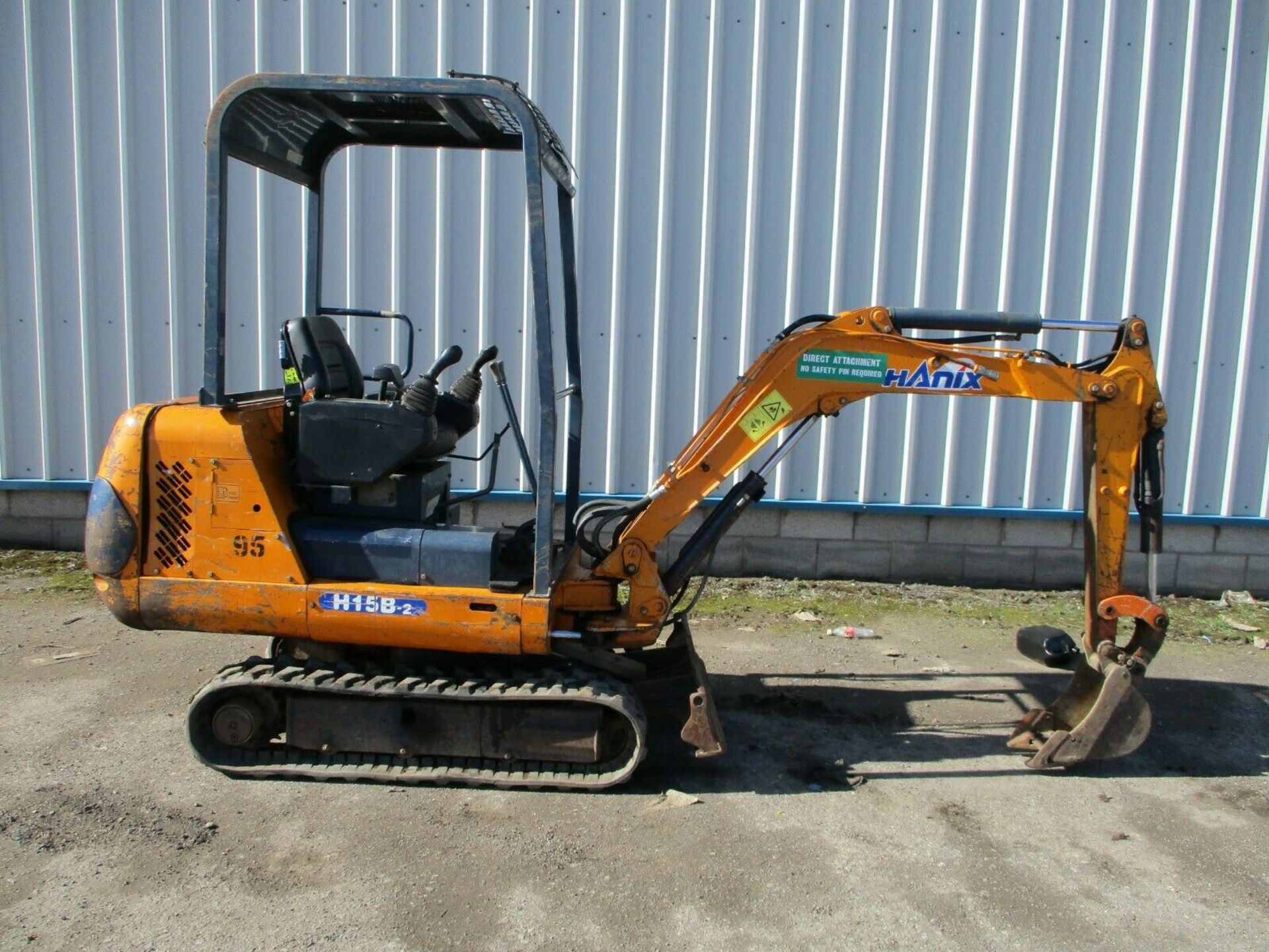 2006 Hanix H15B-2 Mini digger excavator 2 speed tracking