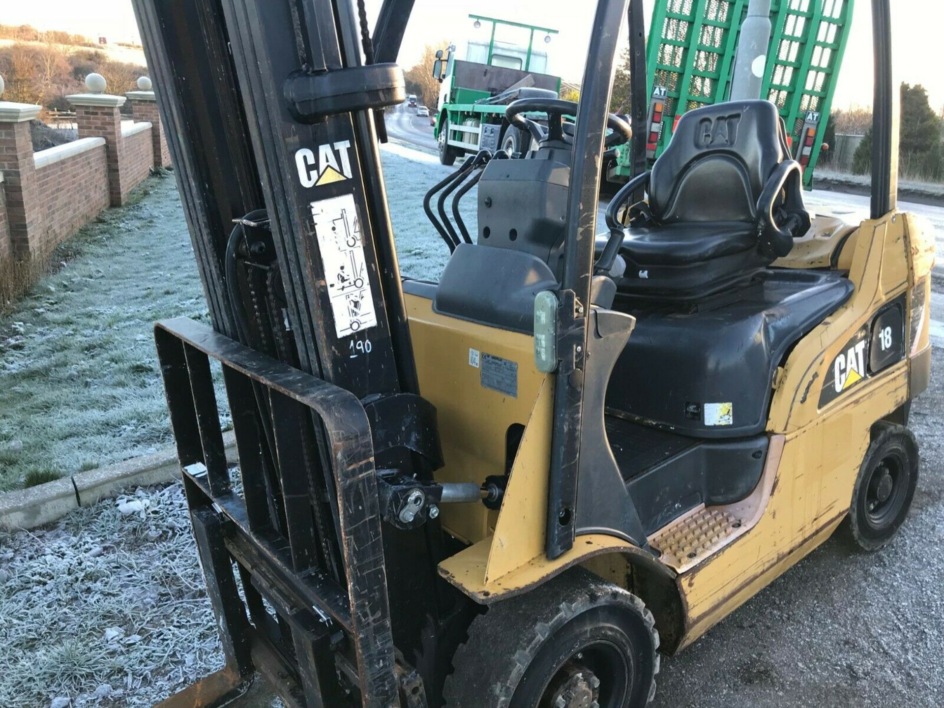 CATERPILLAR DIESEL FORKLIFT / STACKER, YEAR 2011 - Image 4 of 8