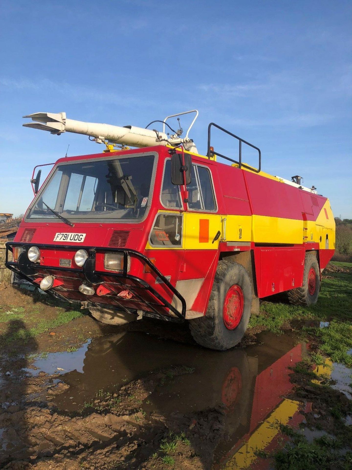 Fire Engine Simon Gloster Saro 4x4 Protector Airport Rapid Rough Terrain - Image 2 of 12