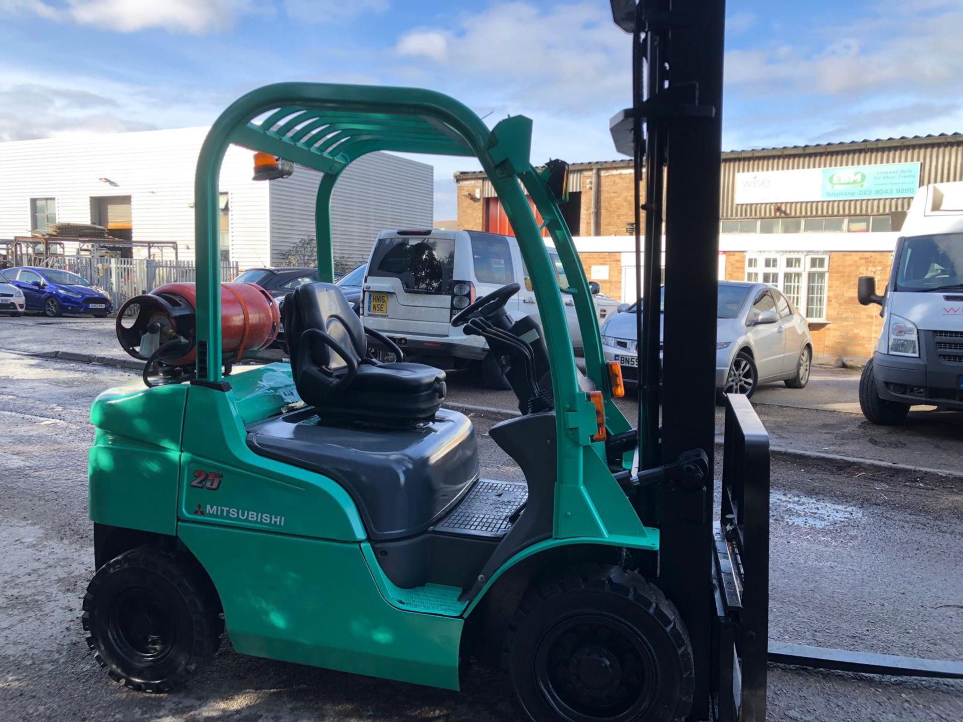 Mitsubishi 2.5 Tonne LPG Forklift. - Image 2 of 3