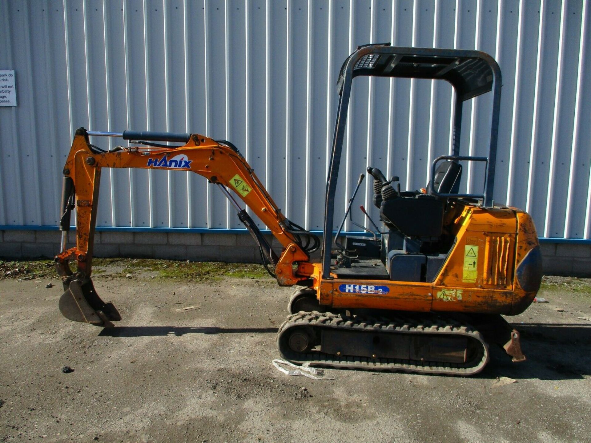 2006 Hanix H15B-2 Mini digger excavator 2 speed tracking - Image 6 of 9