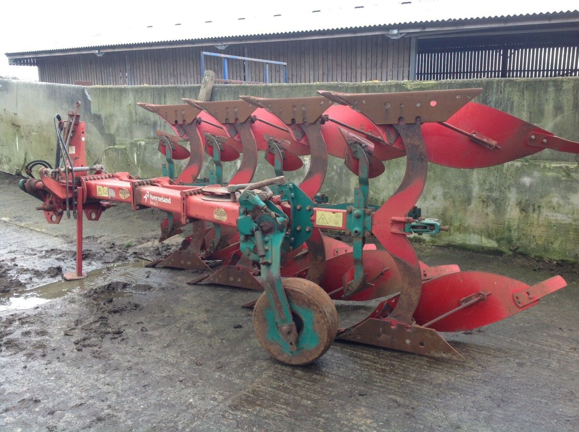 Plough. Kverneland plough 4fr Reversable Autoreset - Image 4 of 5