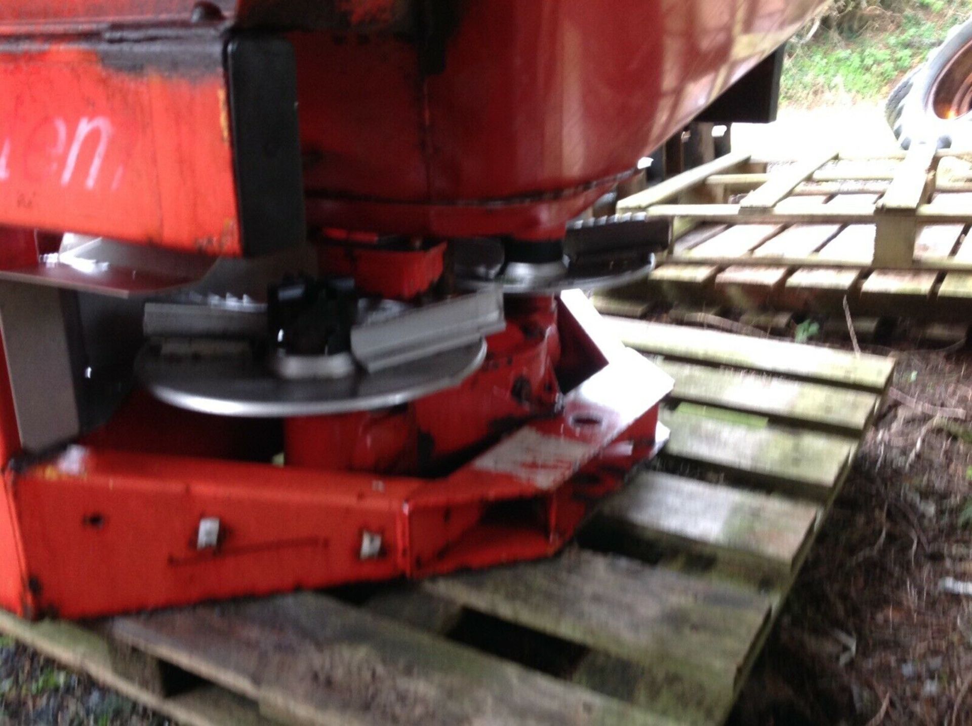 LOT WITHDRAWN Kuhn Twin Disc Two Bag Spinner - Image 4 of 5