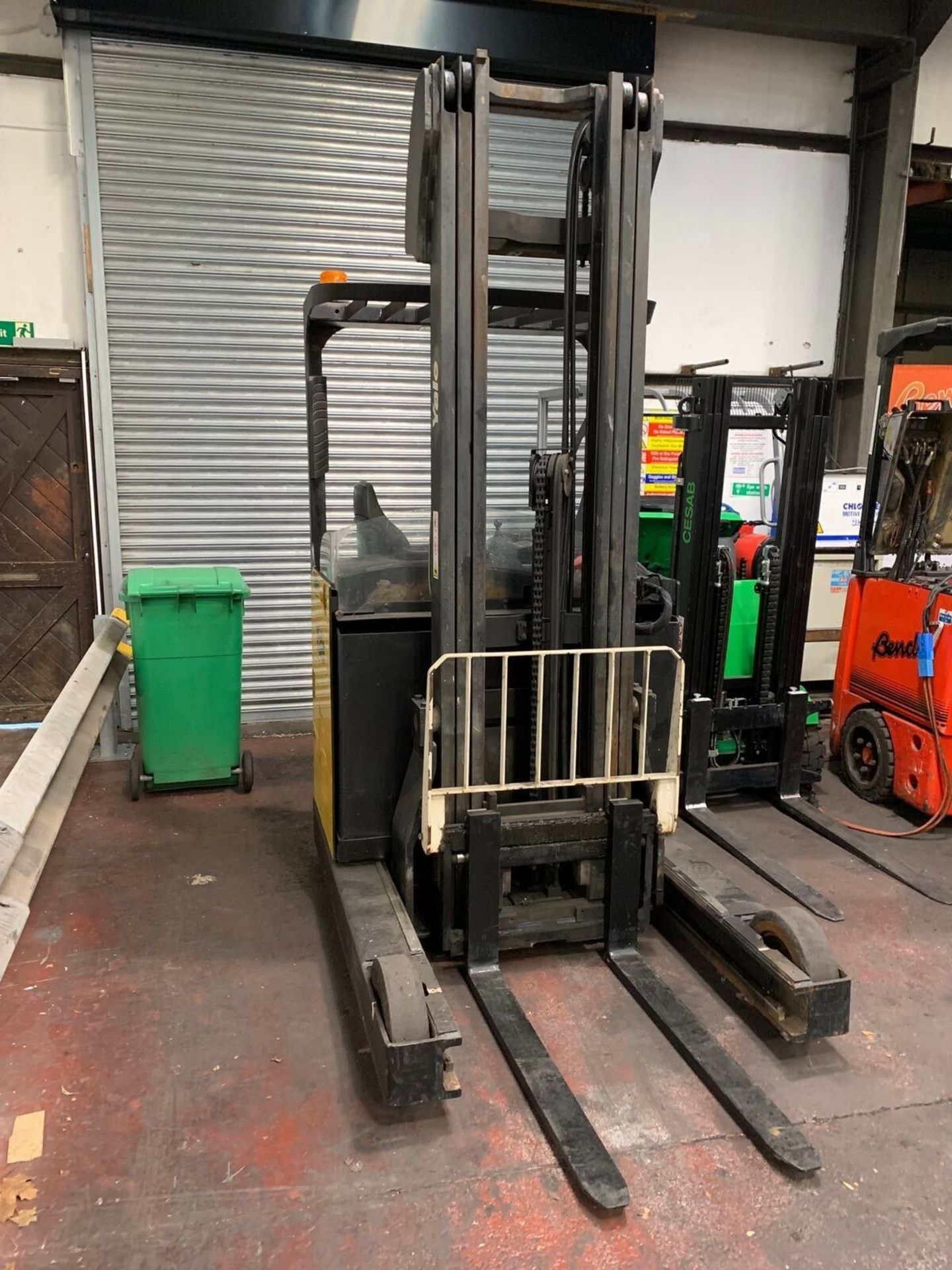 Yale Electric Reach Truck 6500 Lift & Sideshift