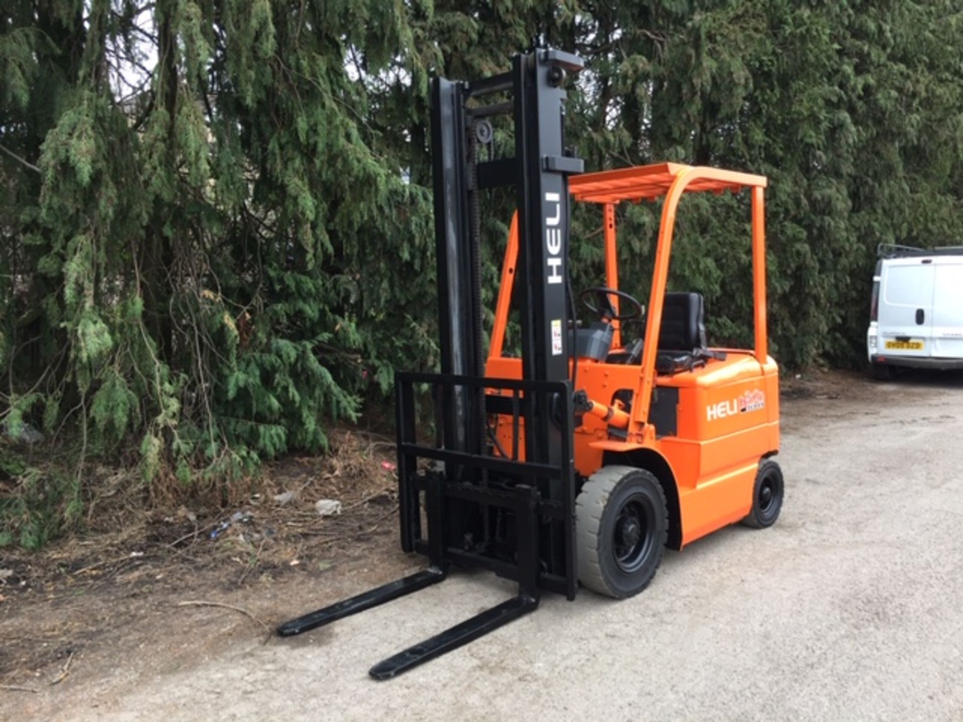 Heli 2.5 Tonne Electric Forklift. - Image 2 of 3