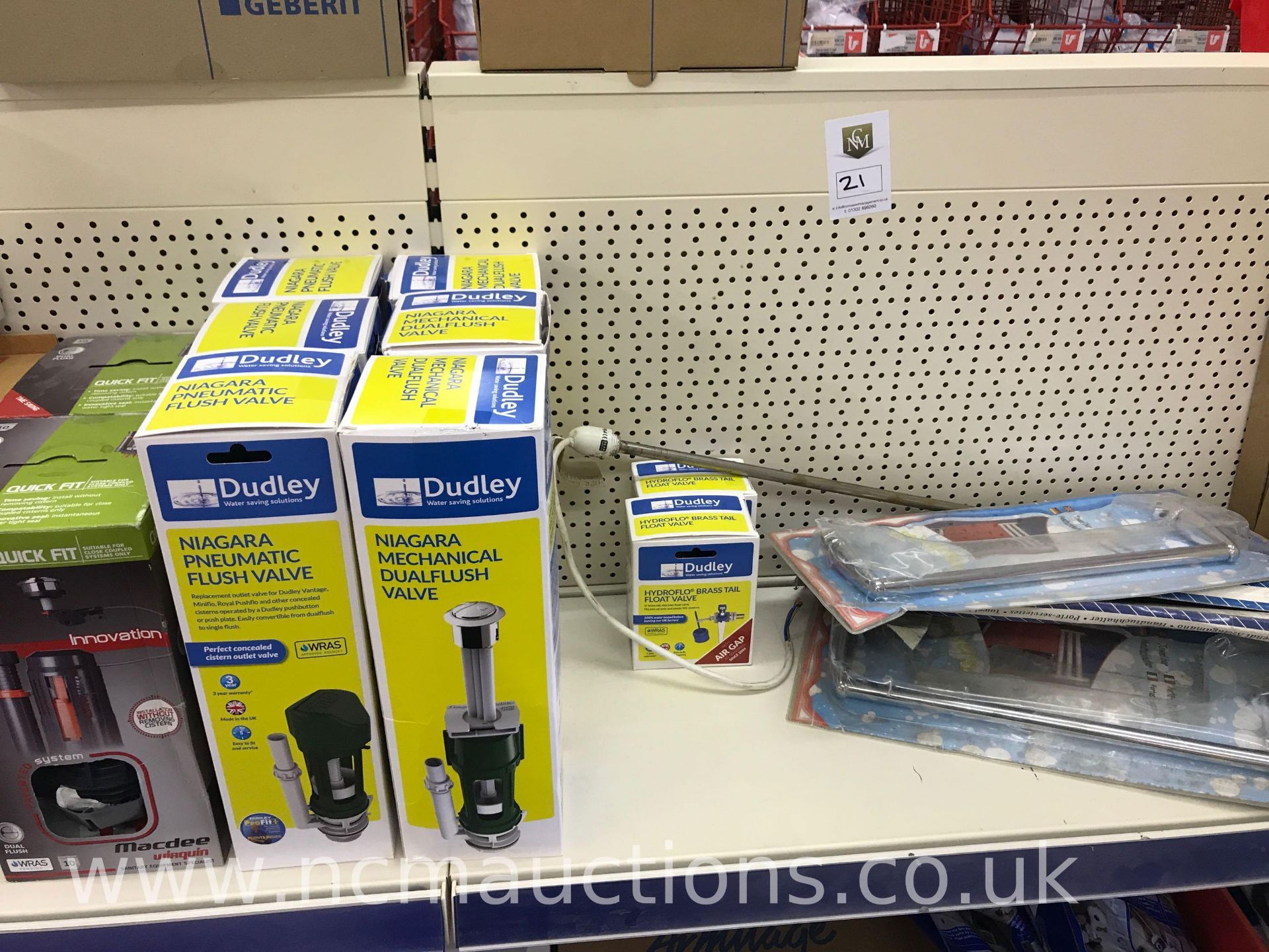 Double sided display rack with plumbing products - Image 10 of 12
