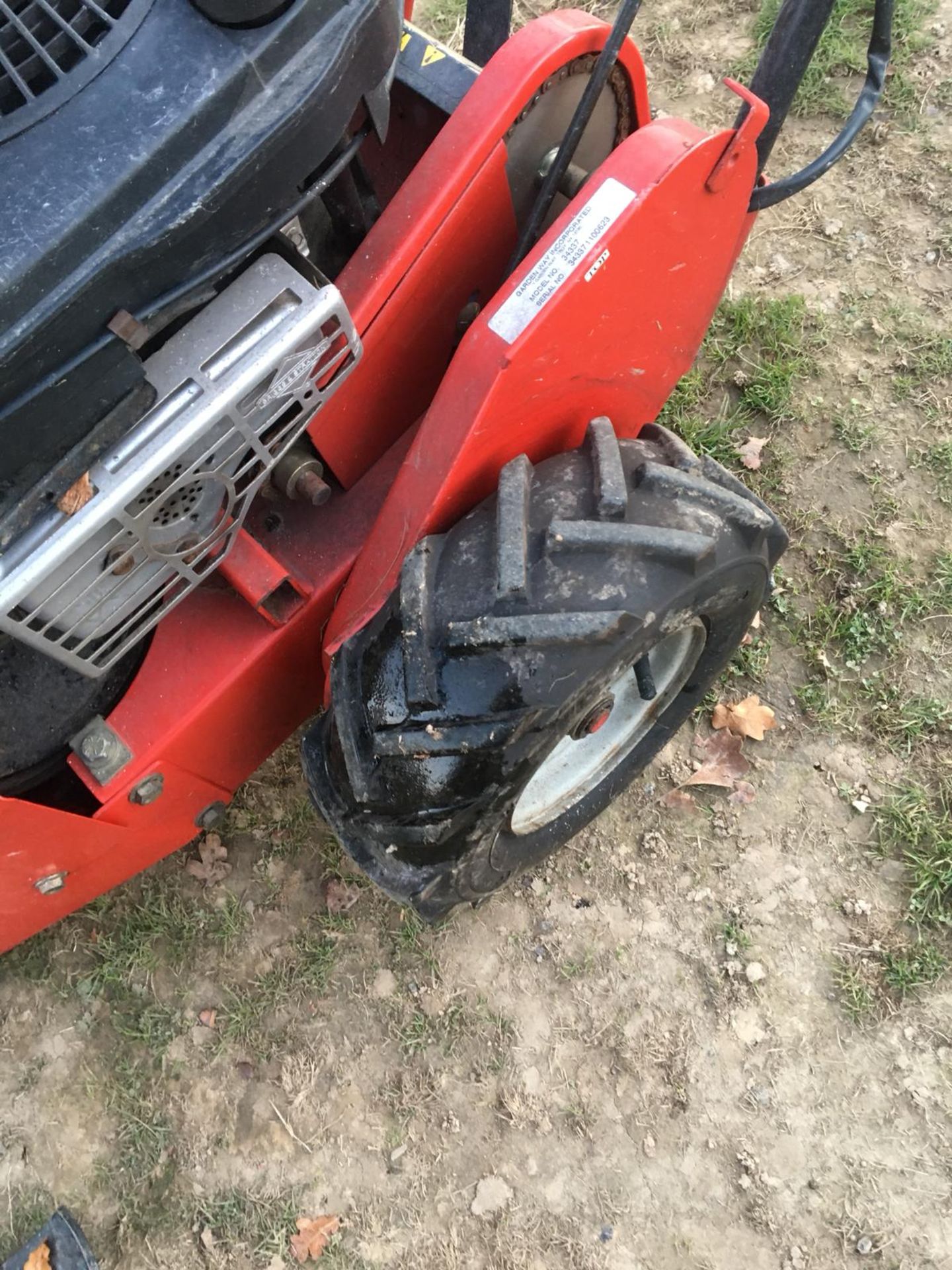 Briggs & Stratton Petrol Finger Bar Mower - Image 5 of 7