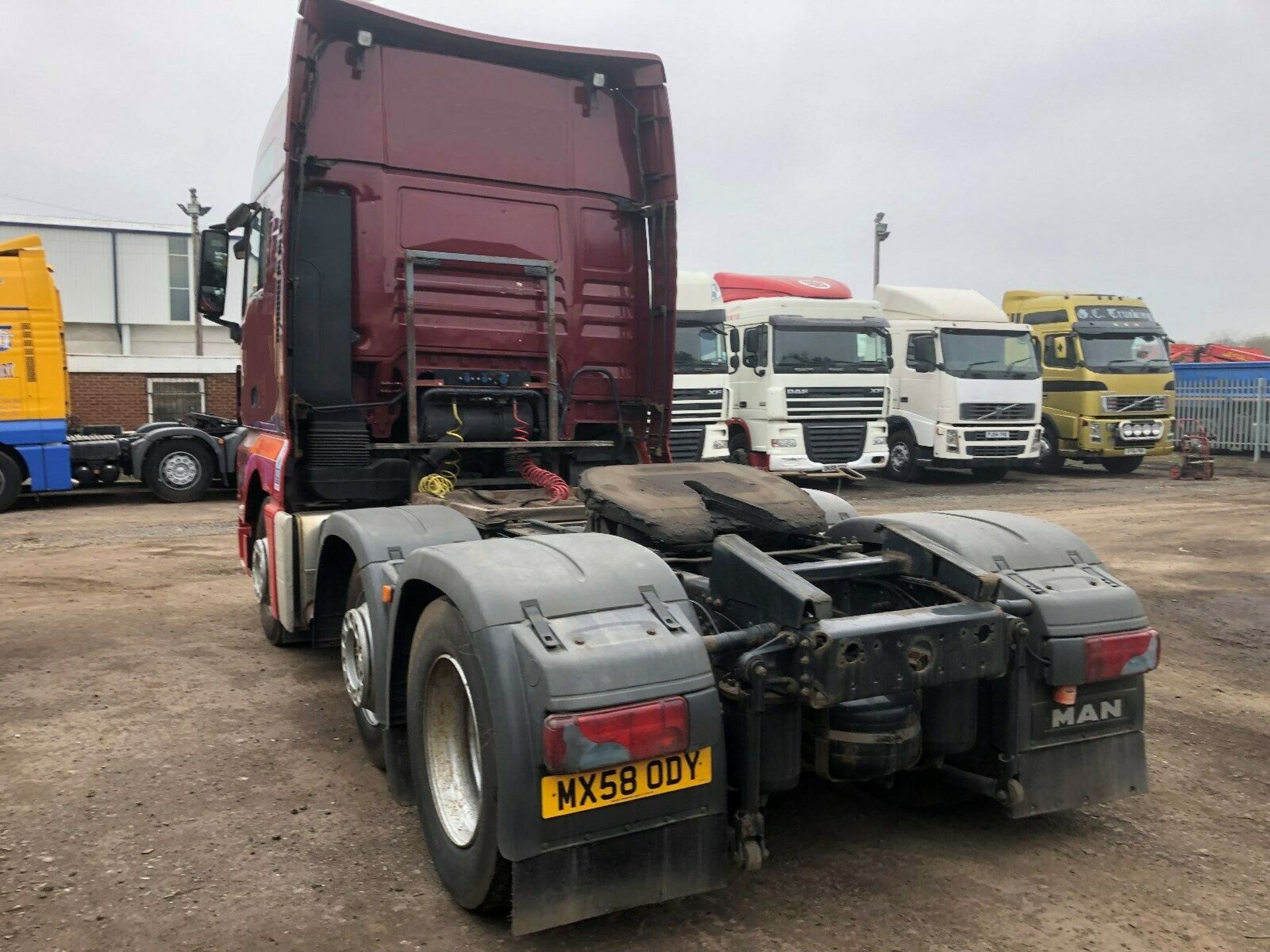 MAN TGX 26-440 6X2 Tractor Unit - Image 5 of 6