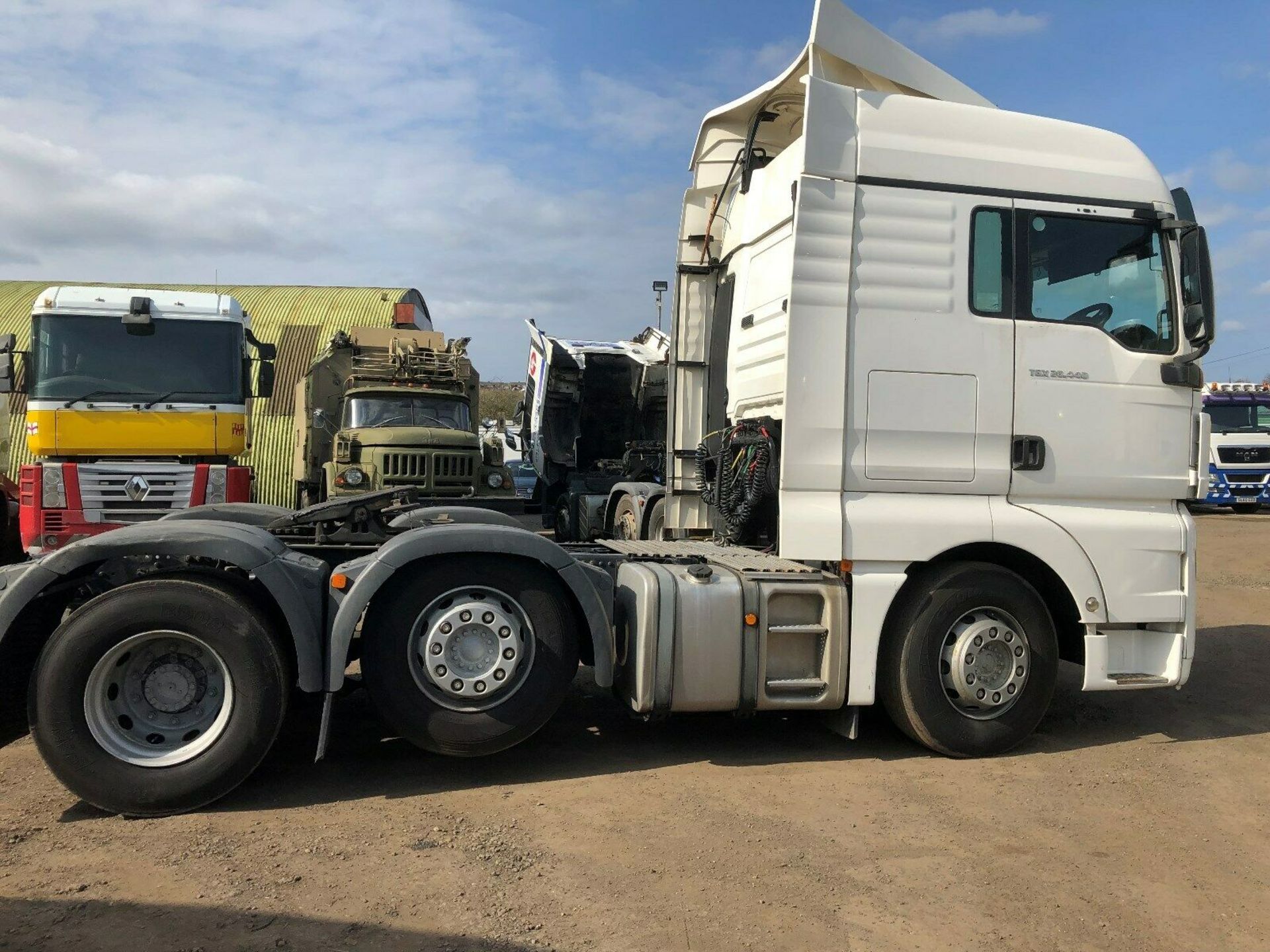 MAN TGX26-440 6X2 Tractor Unit - Image 5 of 7