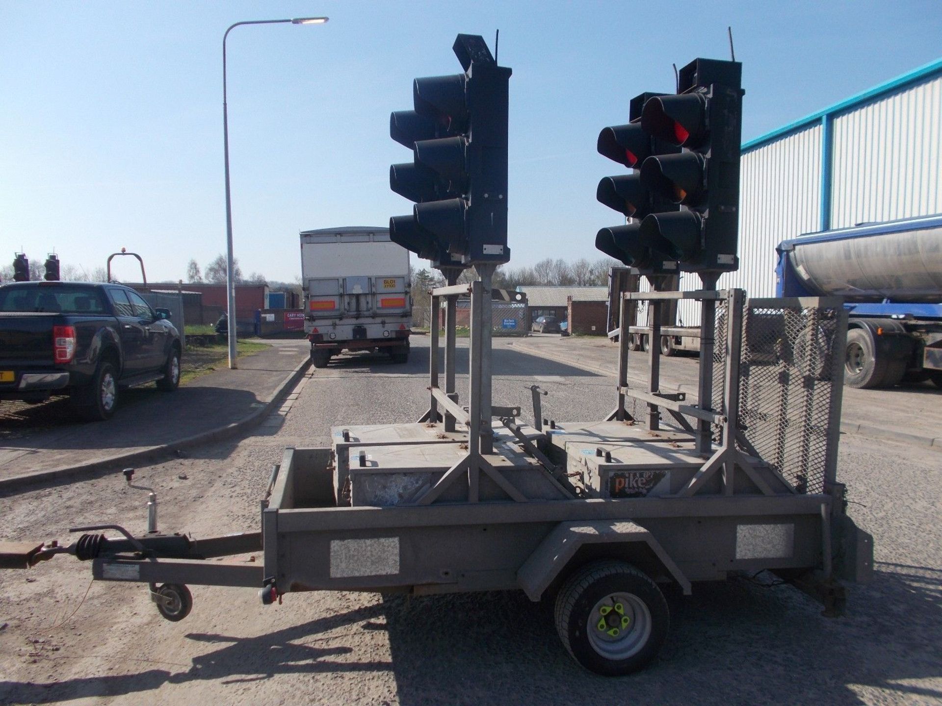 Pike Traffic Lights. 4 Way. Battery powered - Image 3 of 5