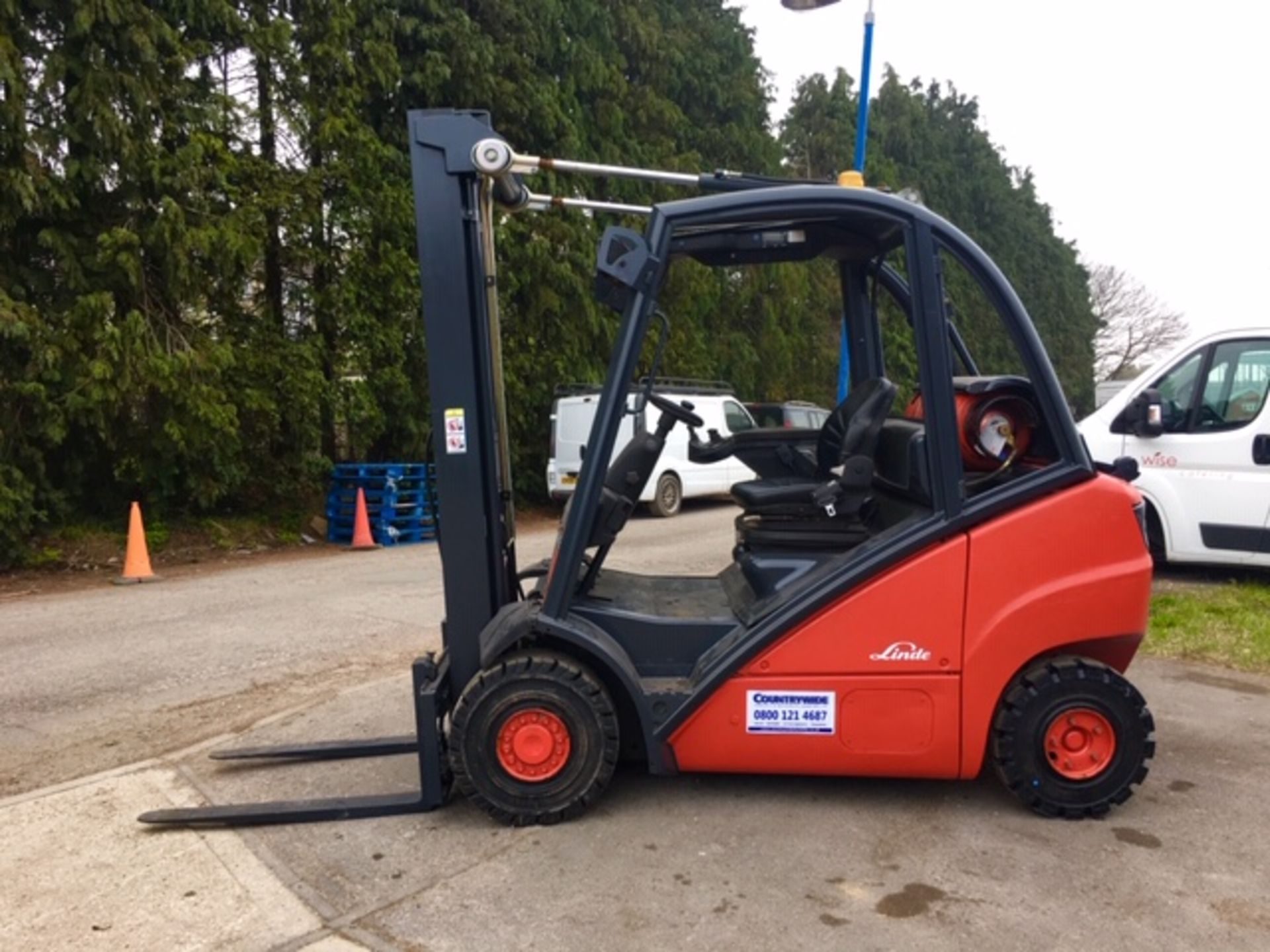 WITHDRAWN LOT Linde 2.0 Tonne LPG Forklift