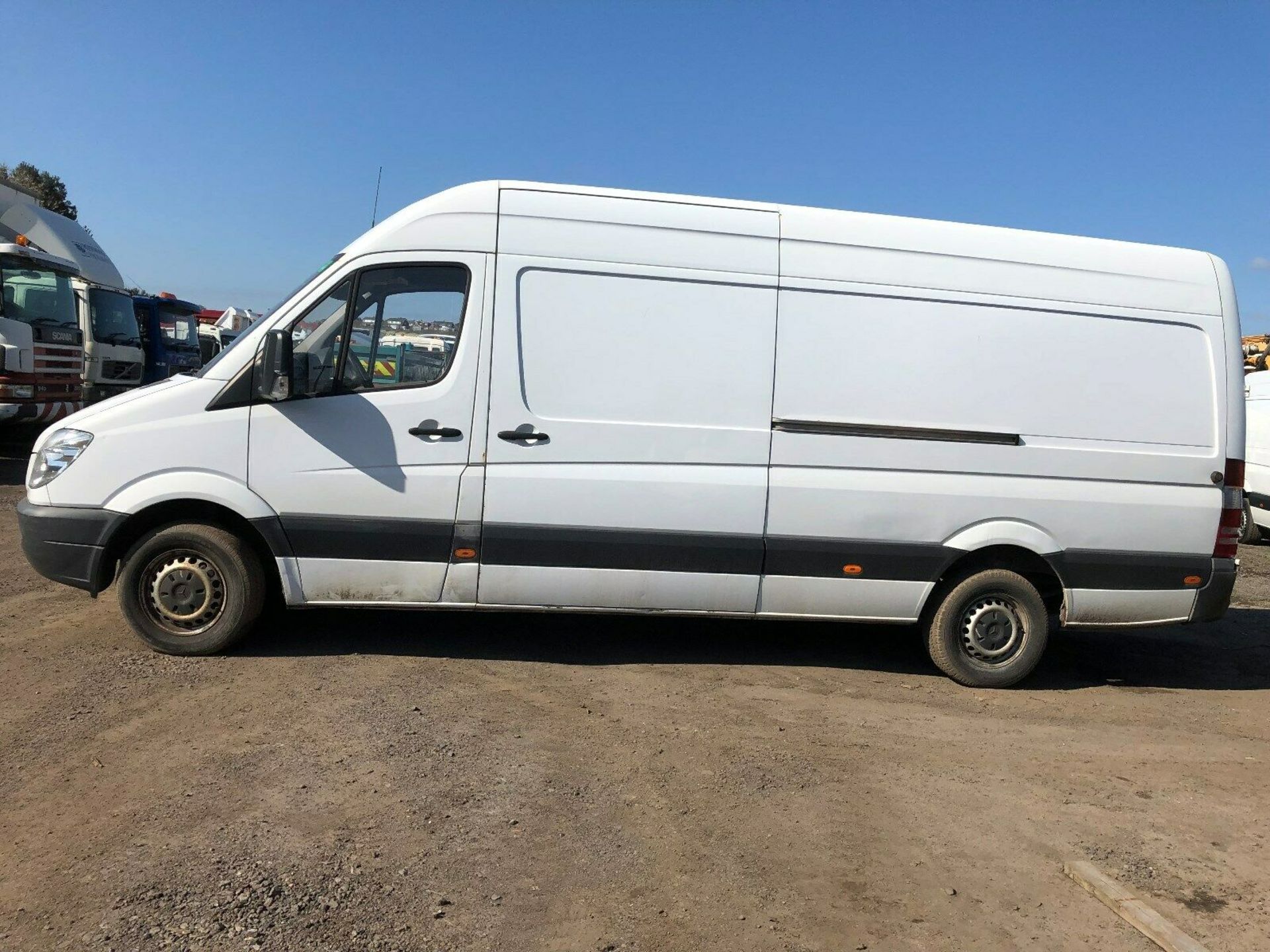 Merdeceds Sprinter 313CDI Long Wheelbase Van - Image 3 of 5