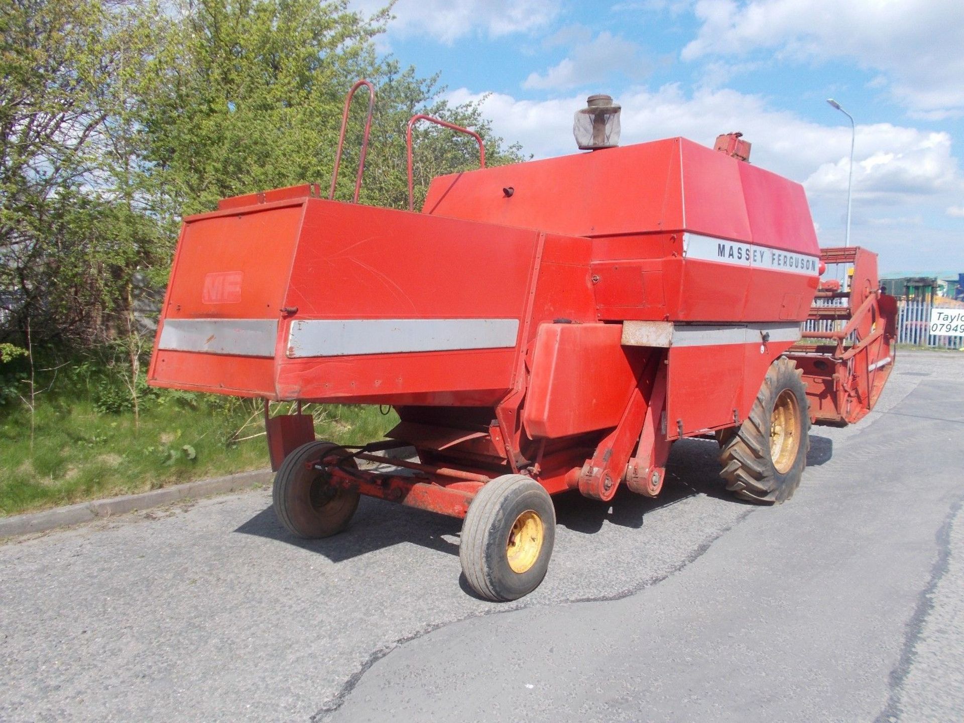 Massey Ferguson 307 Combine Harvester Tractor - Image 5 of 12