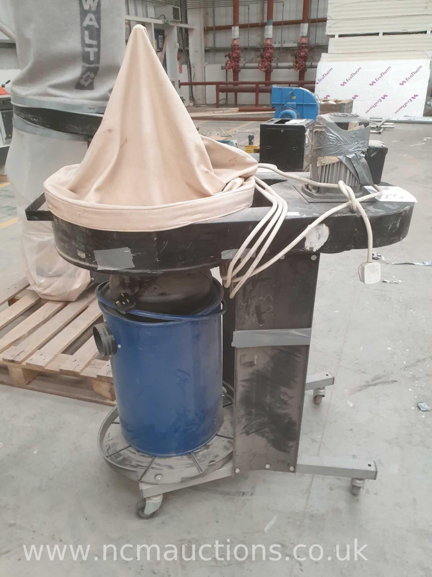 Elu dust extraction system 240-volt - Image 2 of 3