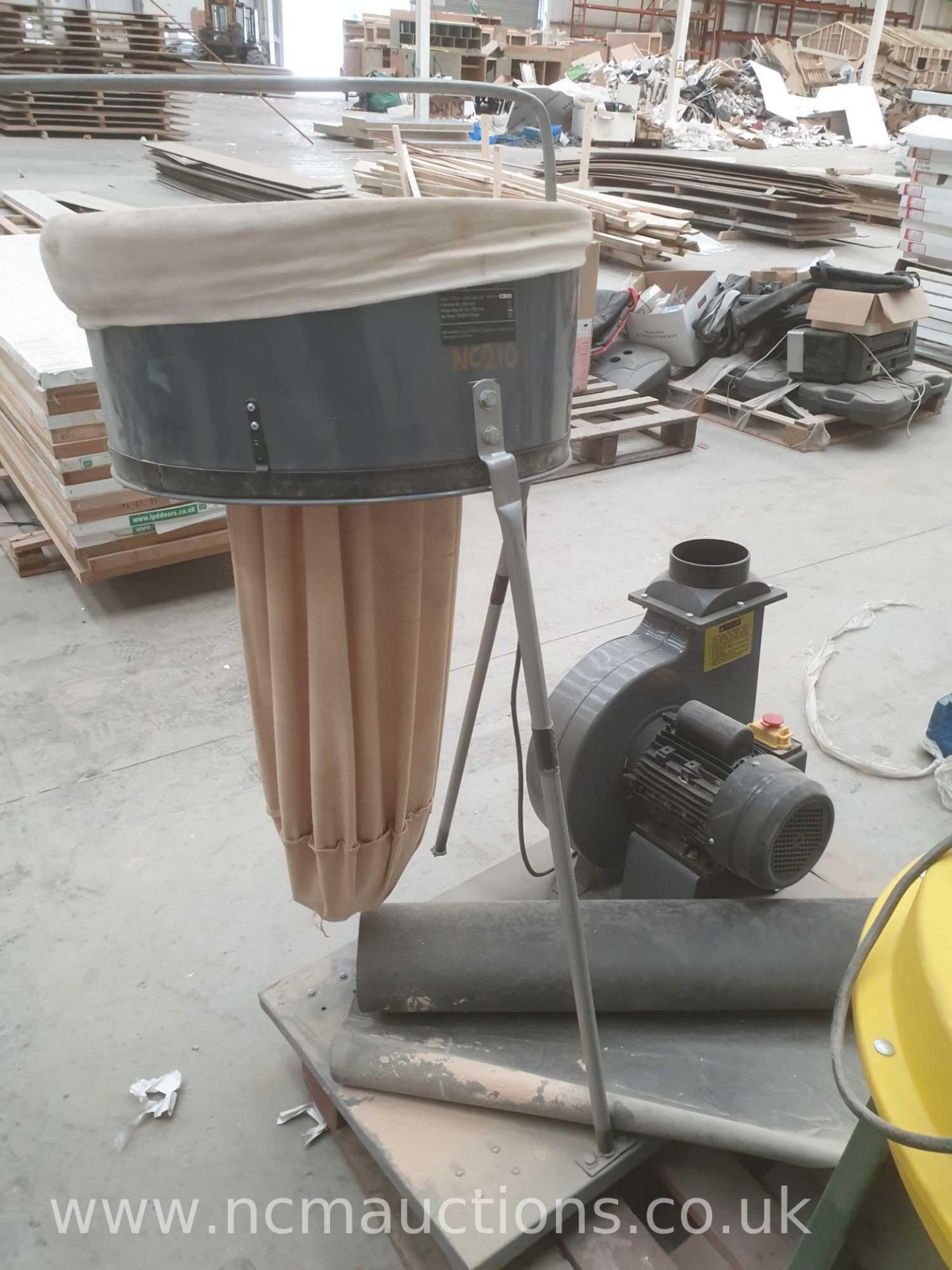 Axminster dust extractor 240v - Image 3 of 4