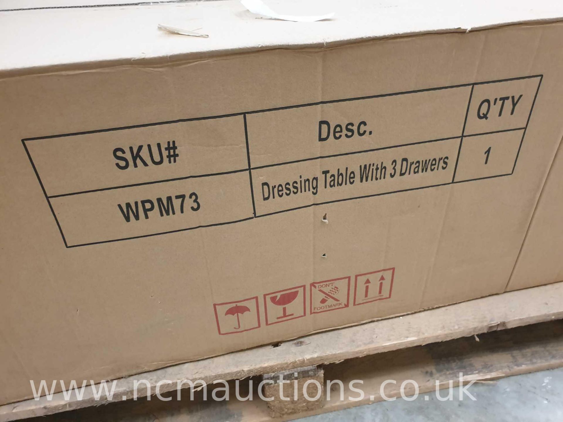 Pallet containing Dressing table and various Cupboard doors and more - Image 2 of 7