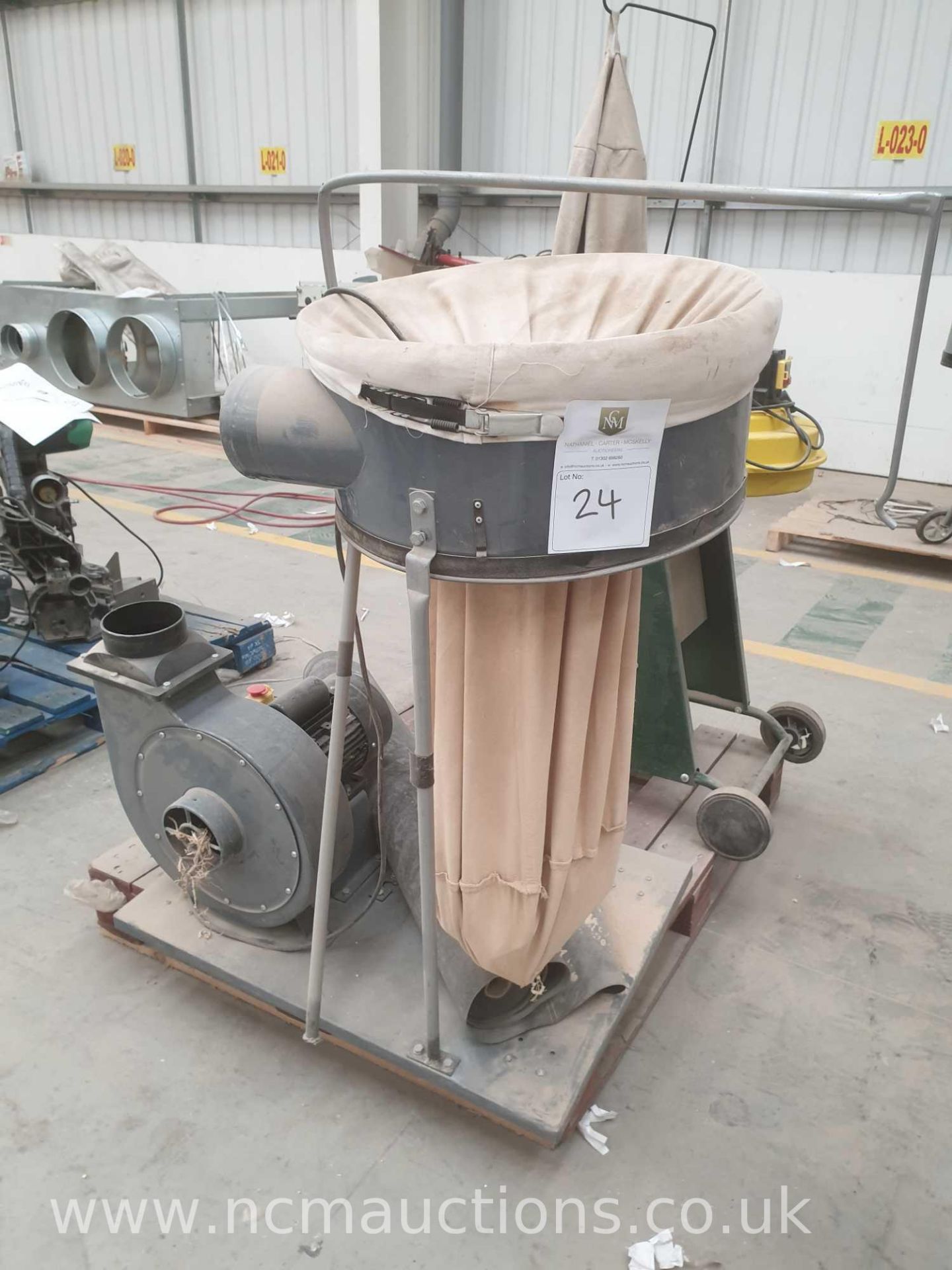 Axminster dust extractor 240v