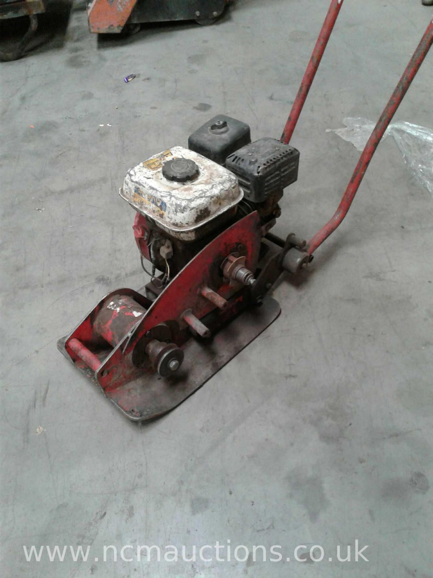 Honda powered wacker plate - Image 2 of 2