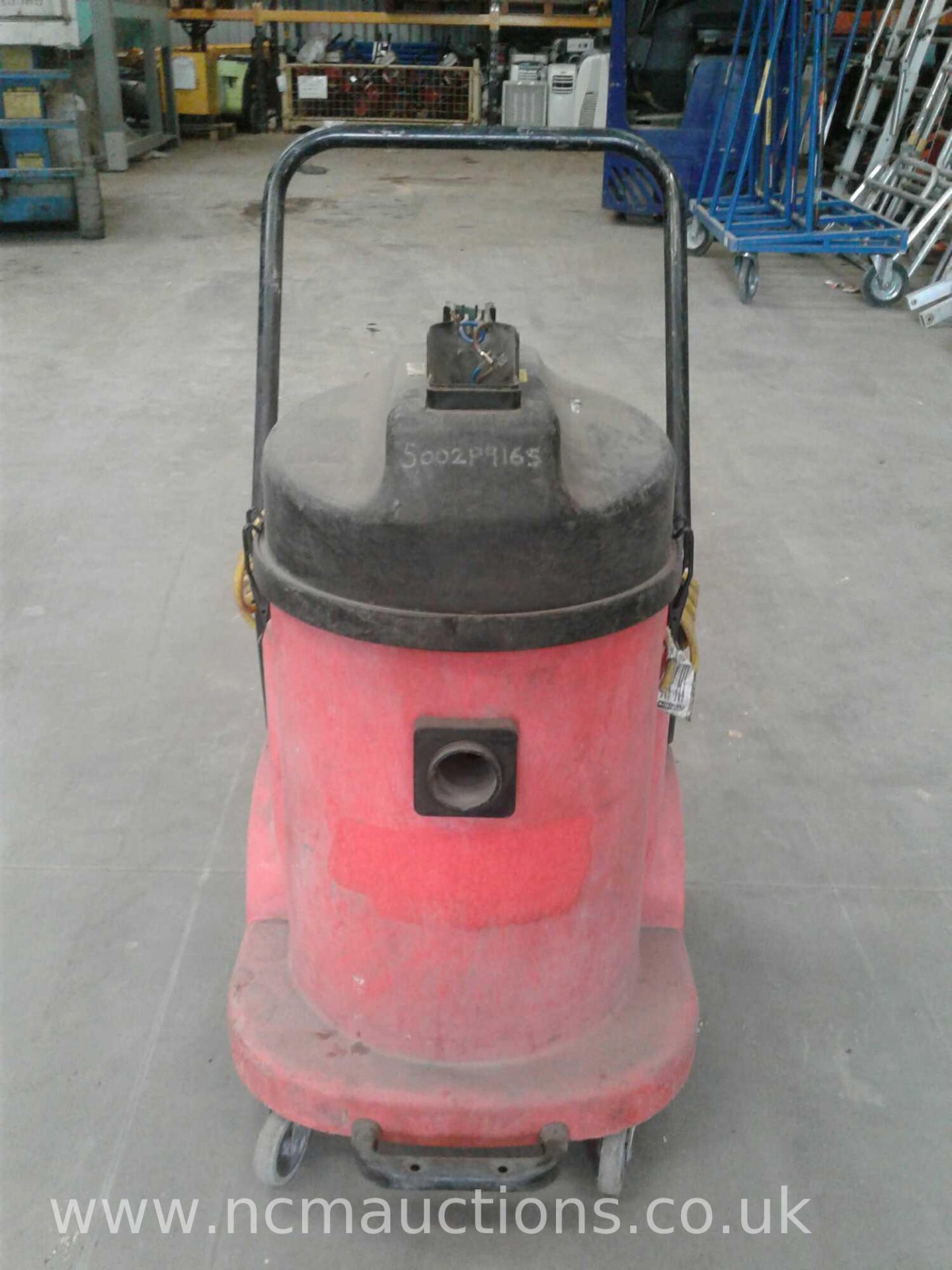 Industrial vacuum cleaner - Image 2 of 4