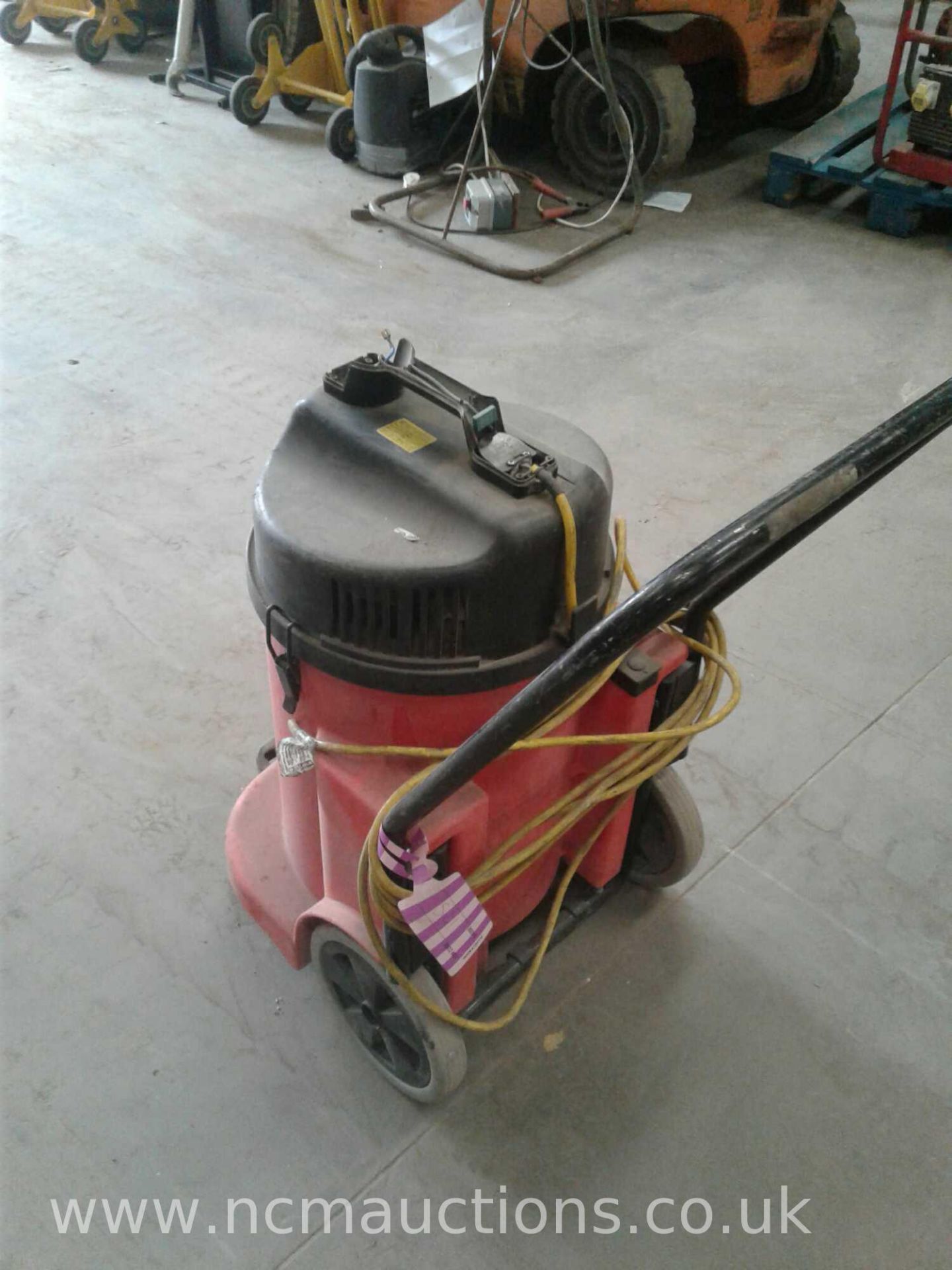 Industrial vacuum cleaner