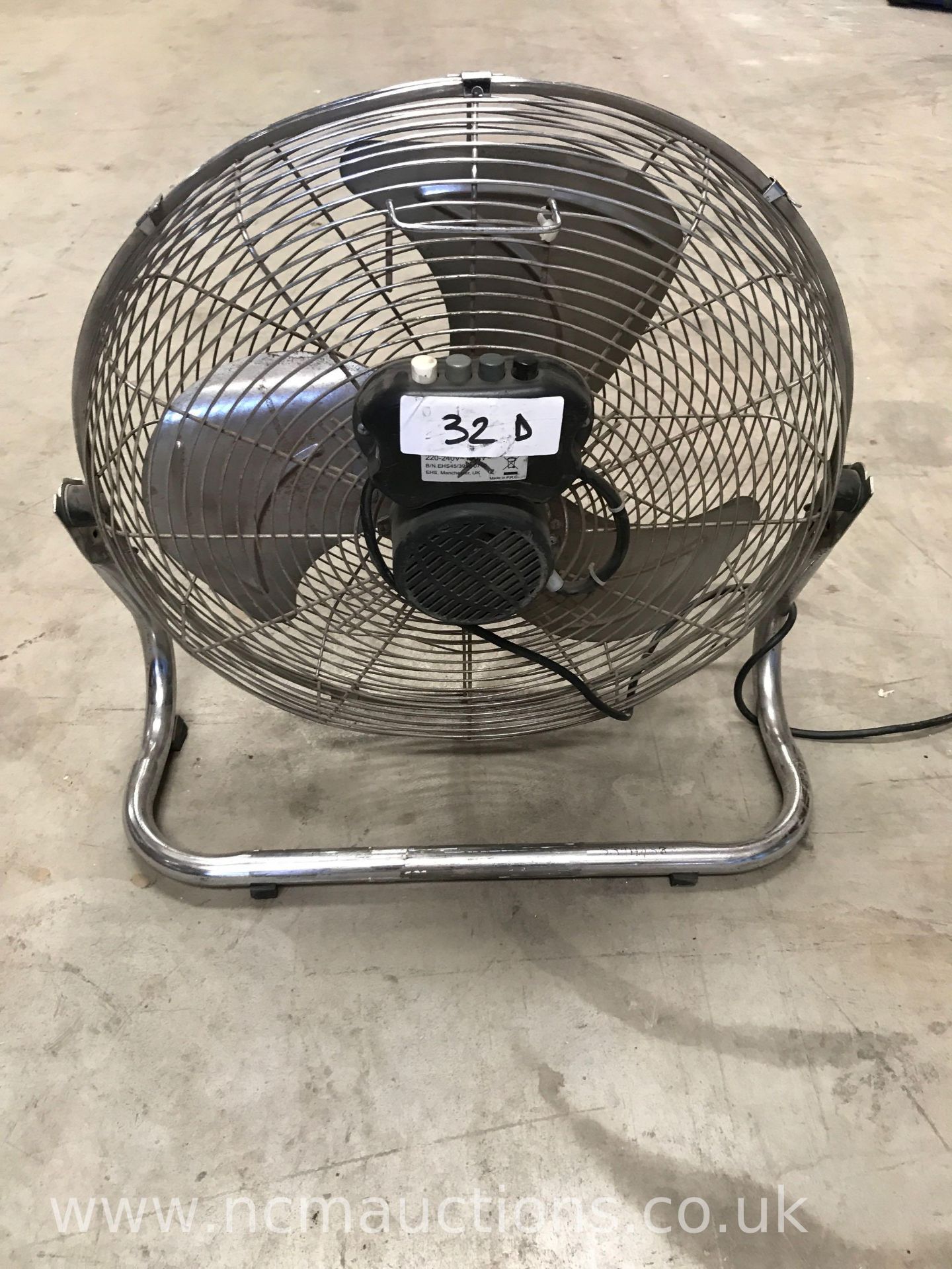 oscillating fan 240v medium - Image 2 of 2