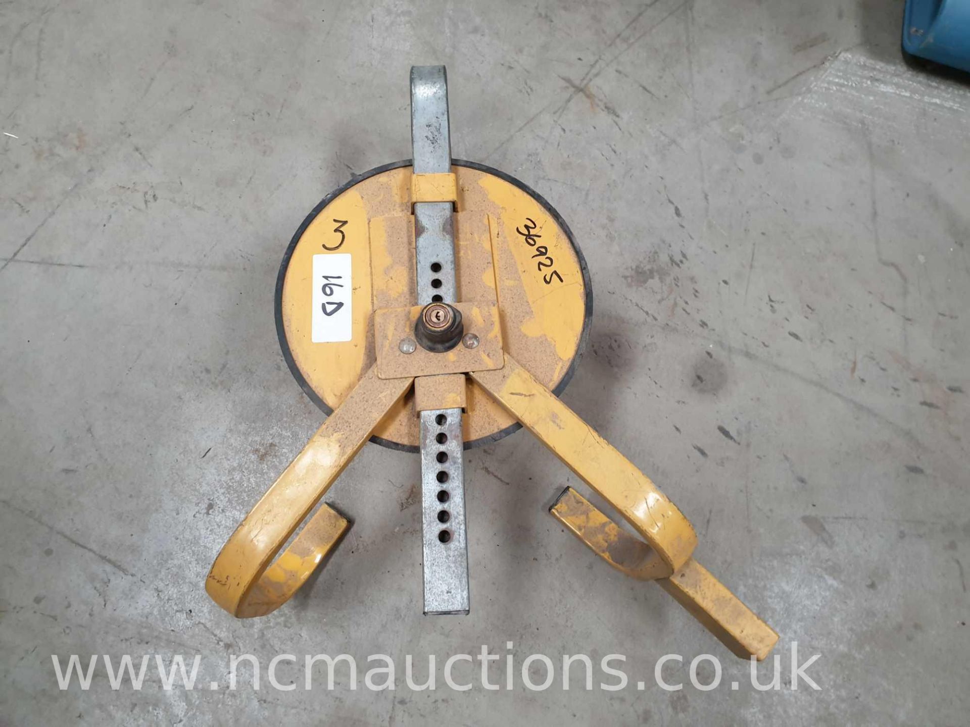 Wheel clamp