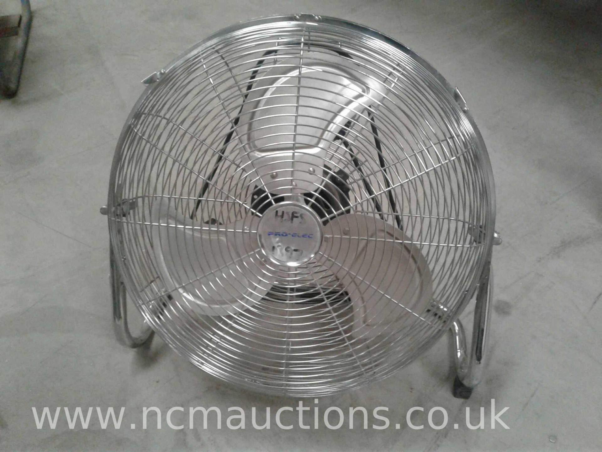 oscillating fan 240v medium