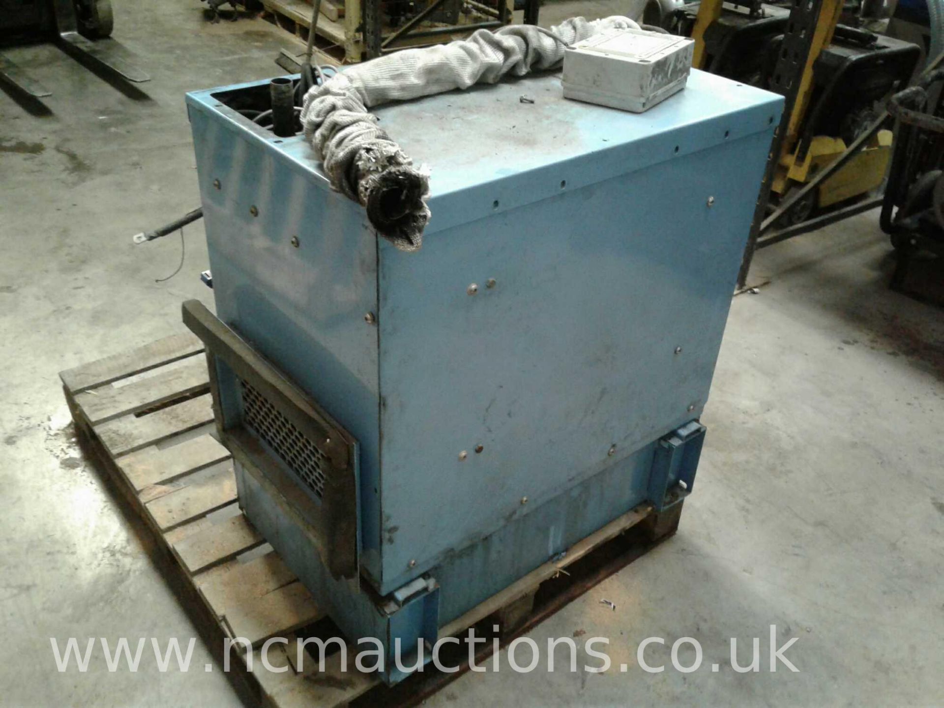 Sutton MC00002-RD ACK UP GENERATOR WITH INVERTER - Image 3 of 7