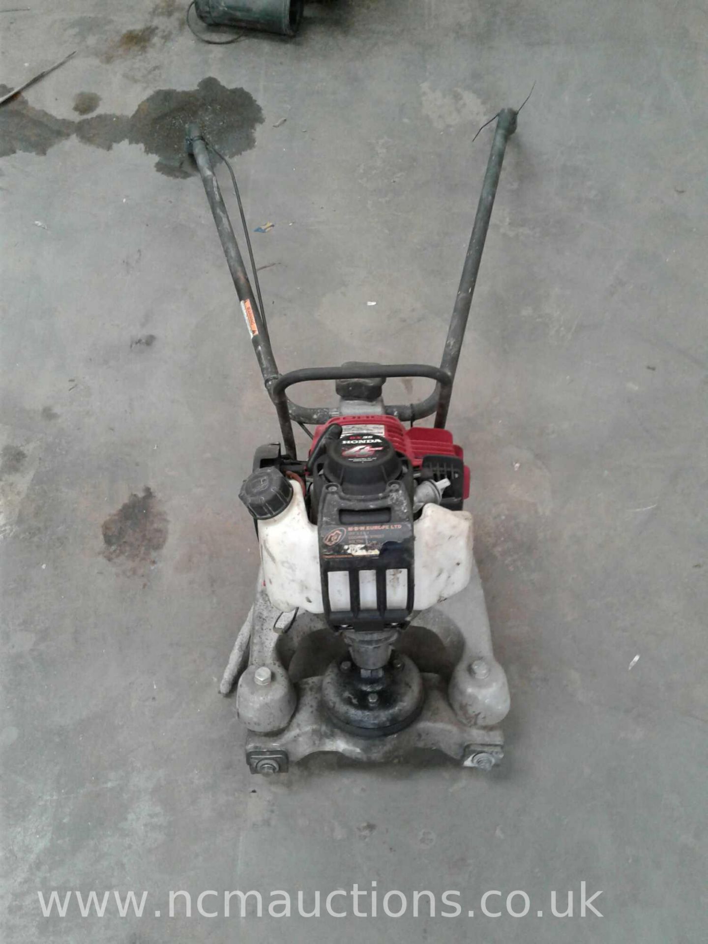 Honda powered concrete screed engine - Image 2 of 2