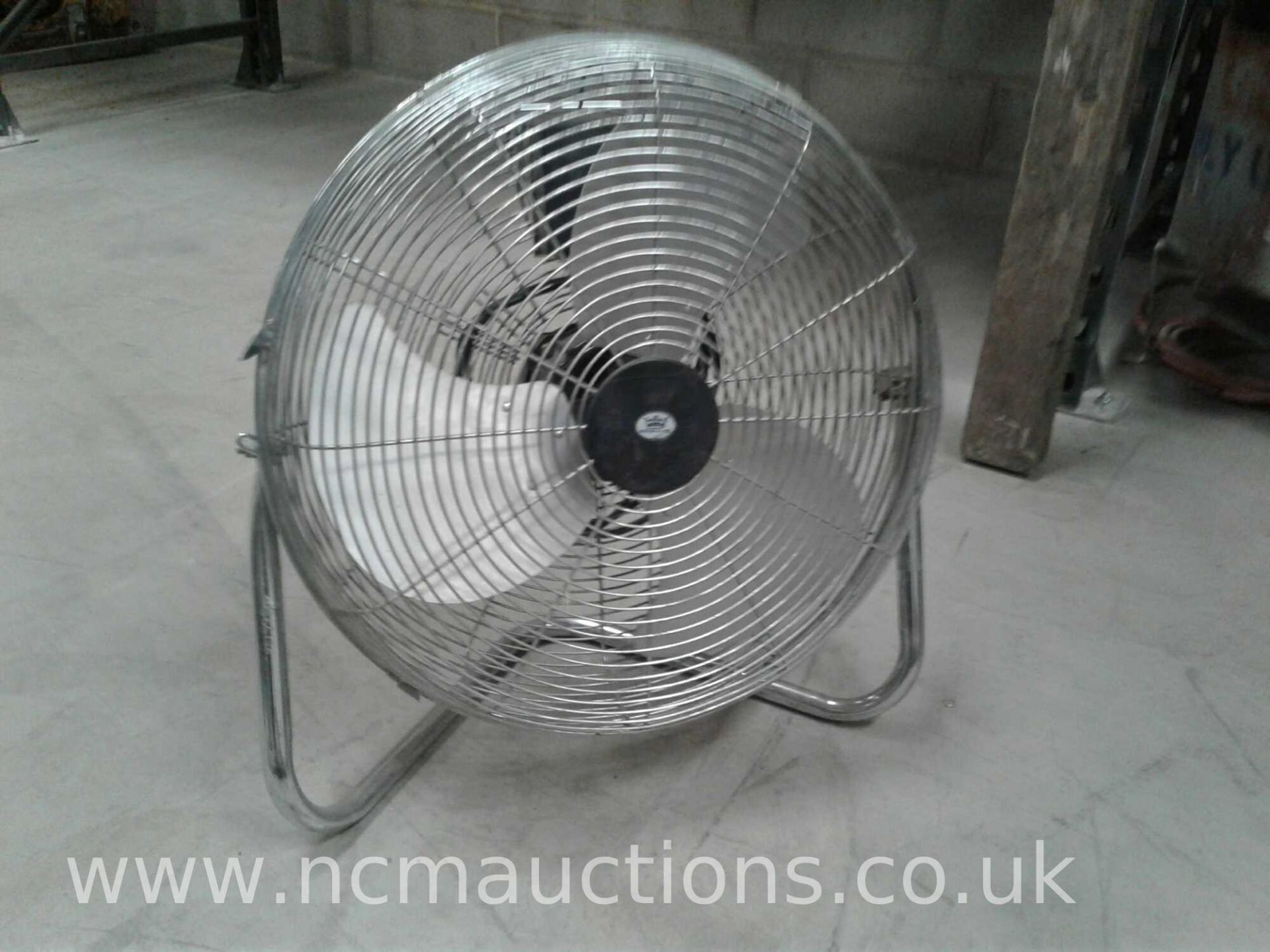 oscillating fan 240v medium