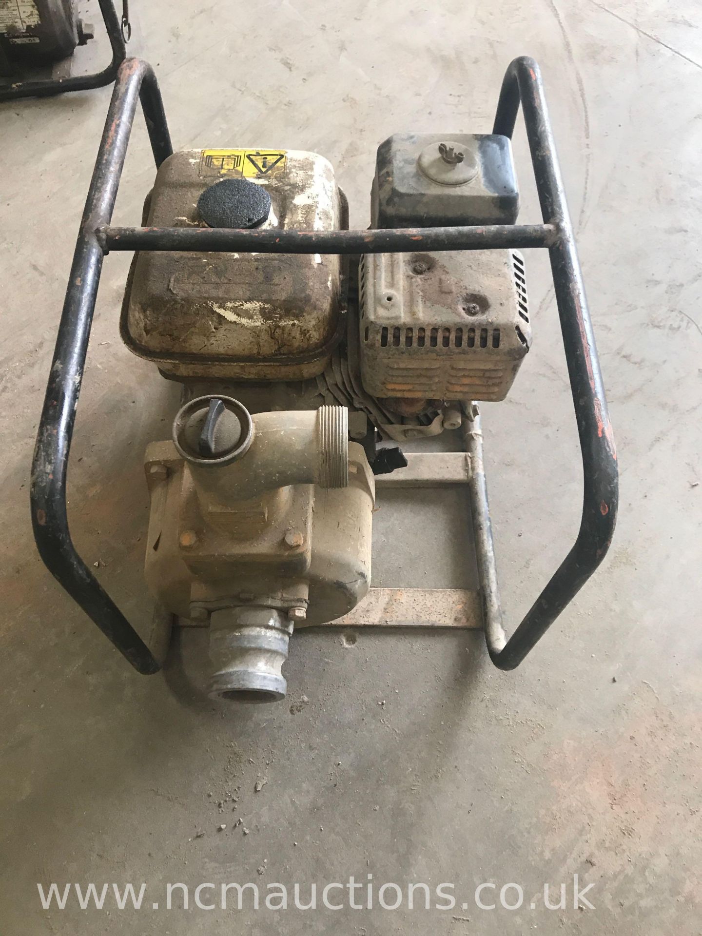 Honda powered water pump - Image 2 of 2