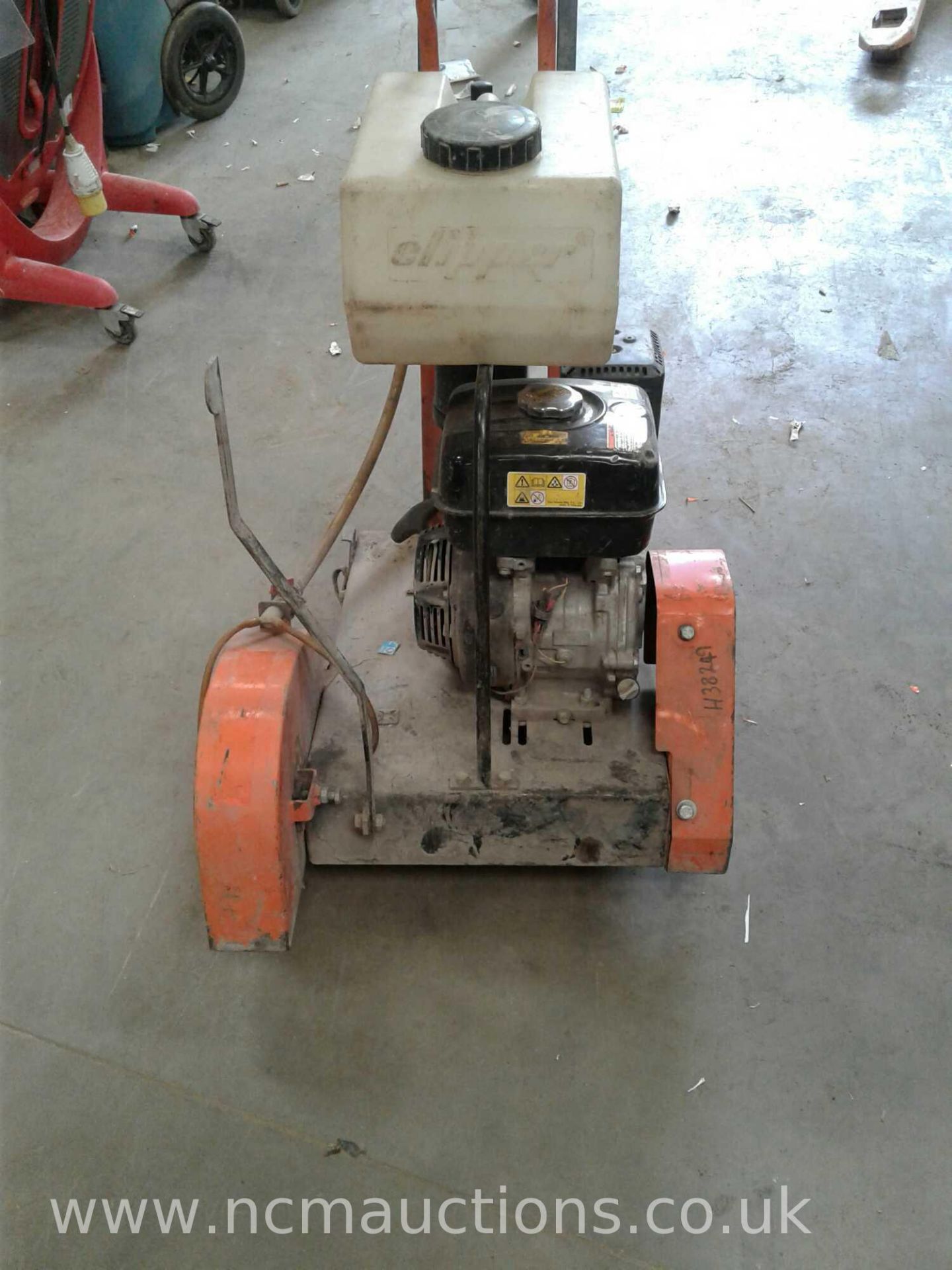 Petrol powered clipper floor saw - Image 2 of 3