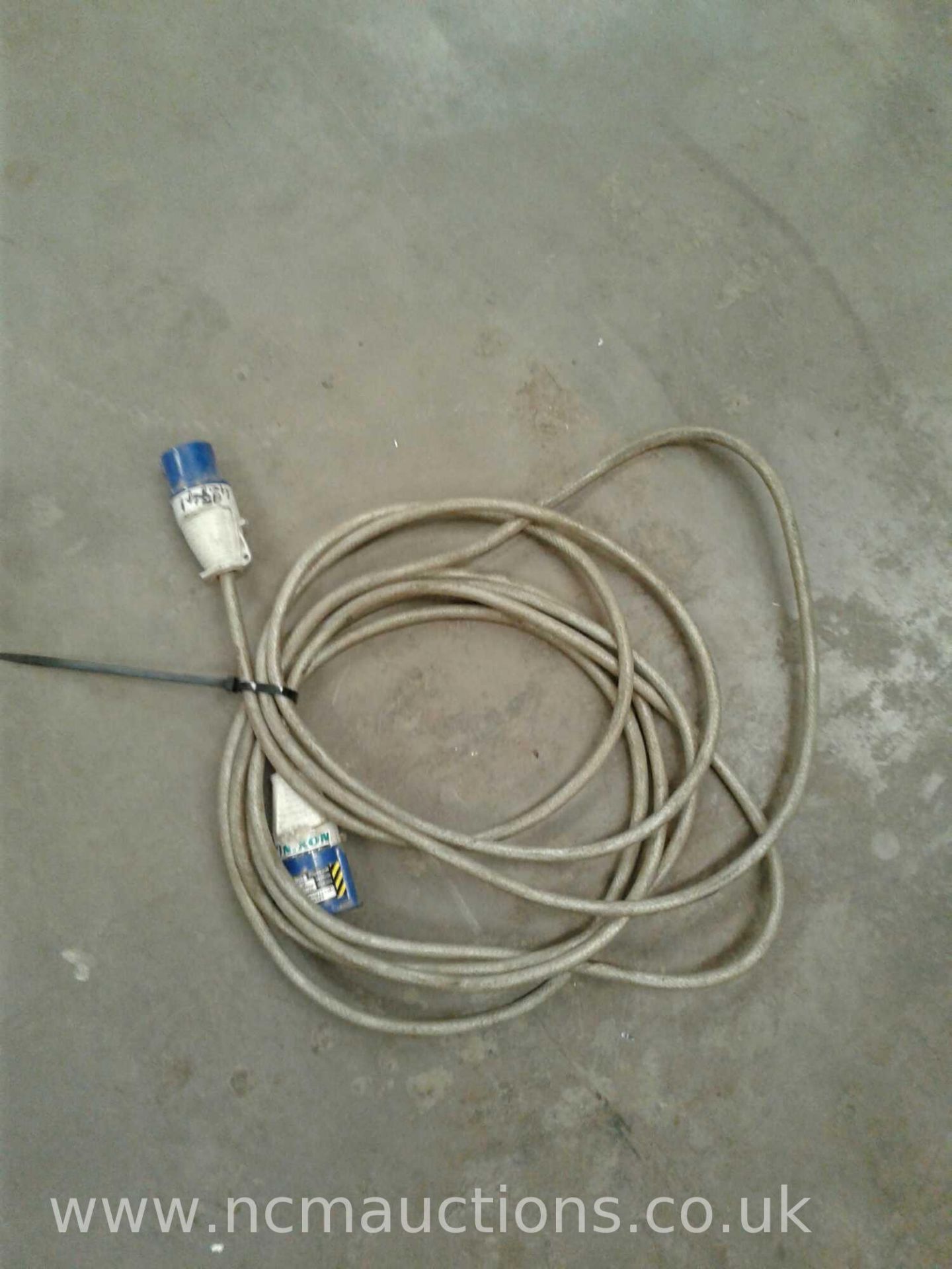 16 amp 240 volt extension lead