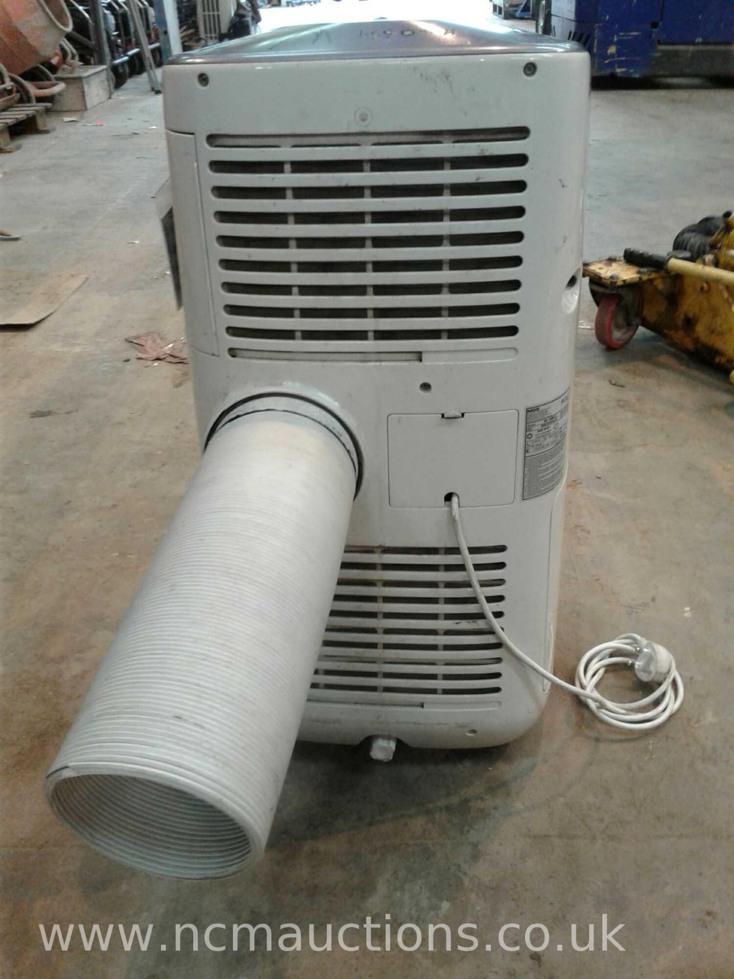 Master air conditioning unit - Image 2 of 3