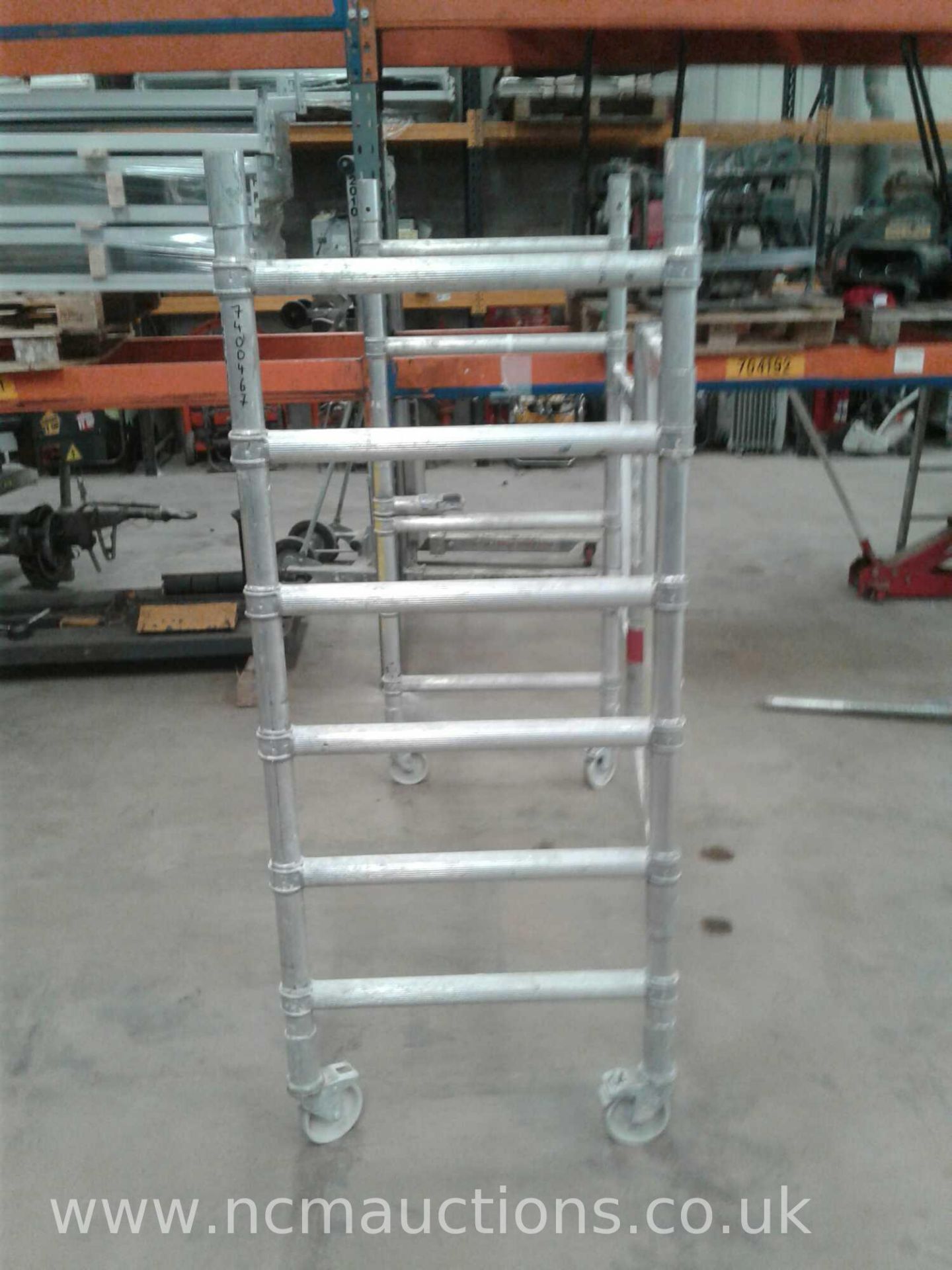 1M indoor scaffold tower - Image 2 of 5