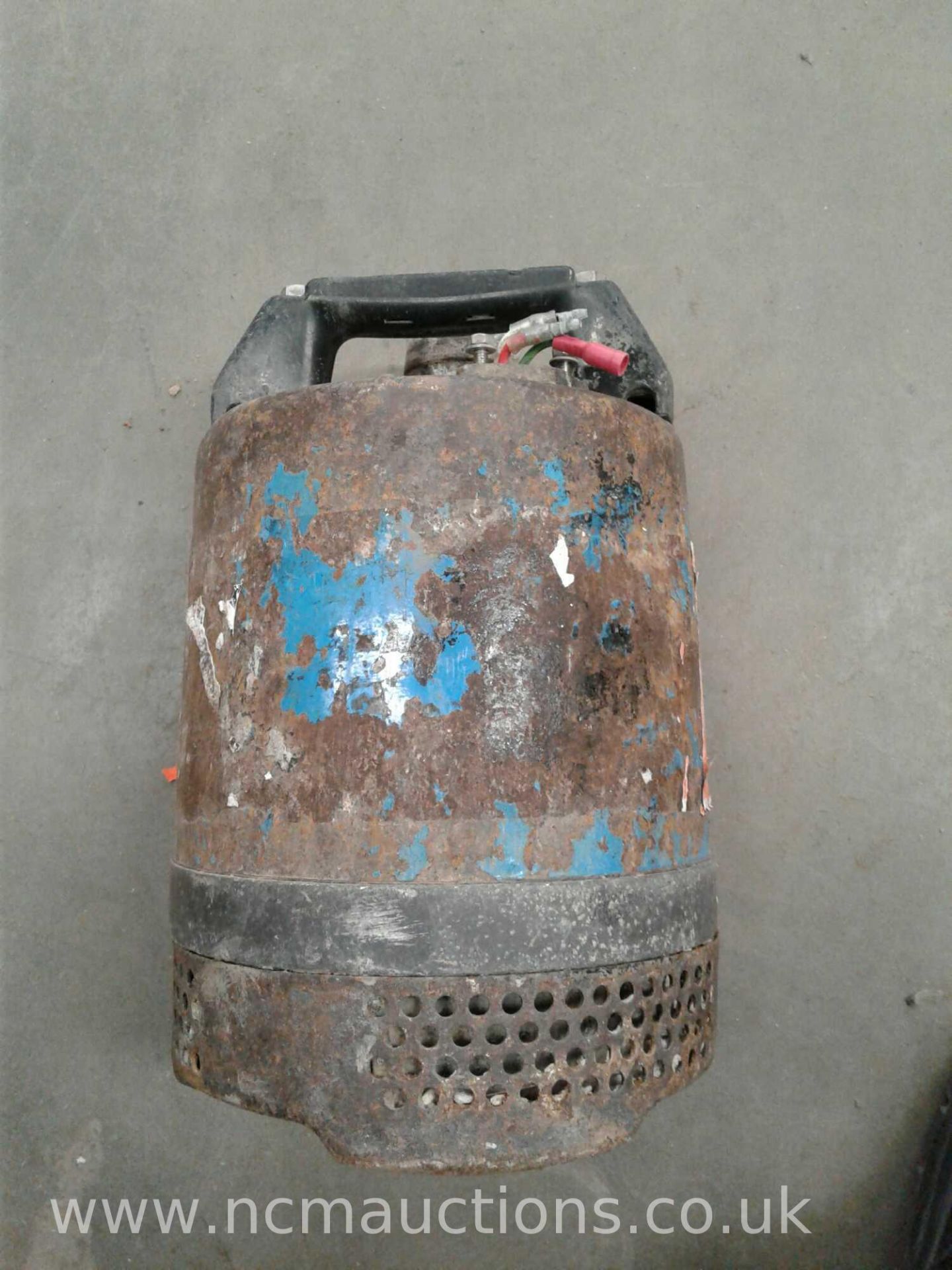 Submersible pump