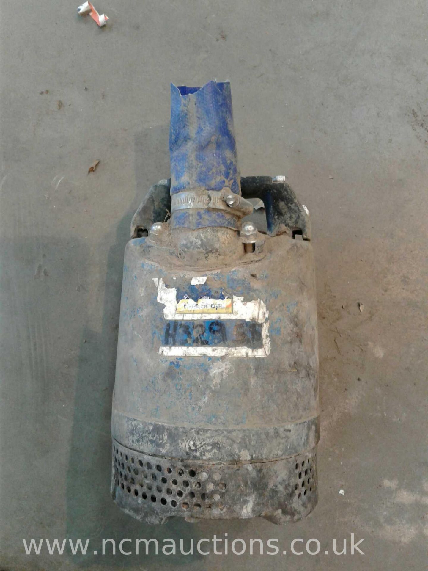 Submersible pump